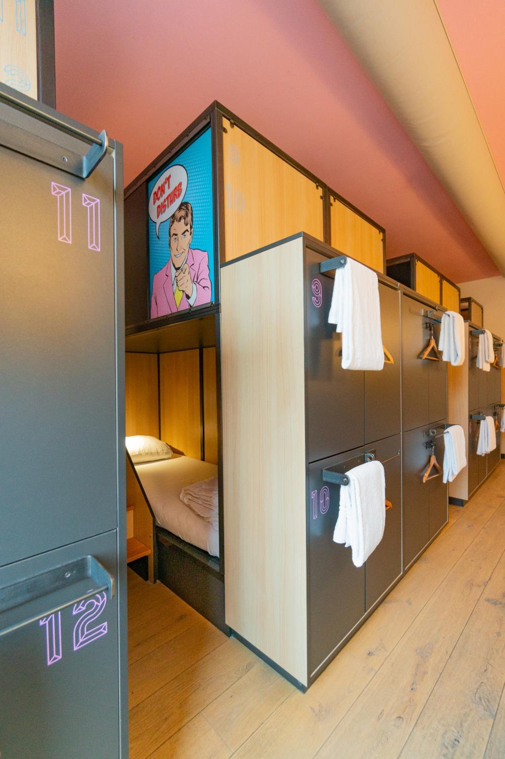 Bed in 12-Bed Mixed Dormitory Room photo 1