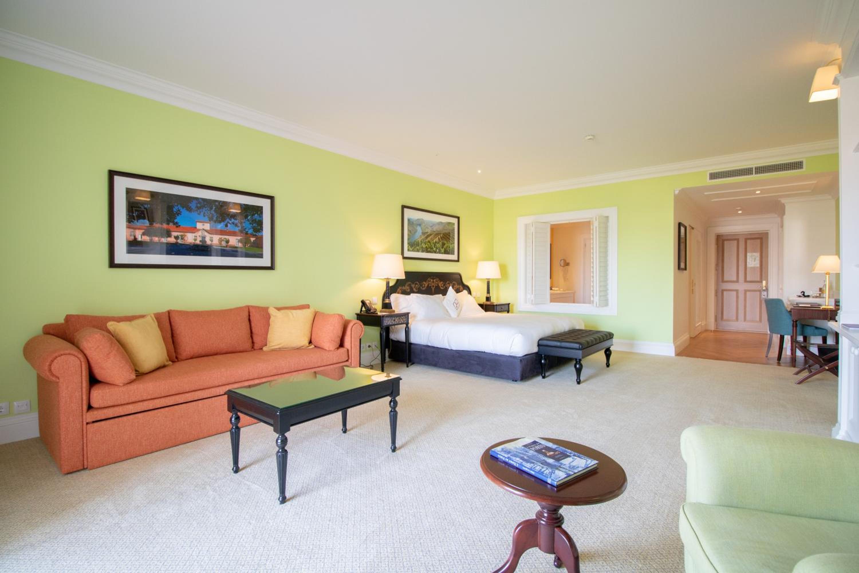 Suite - Photo 5