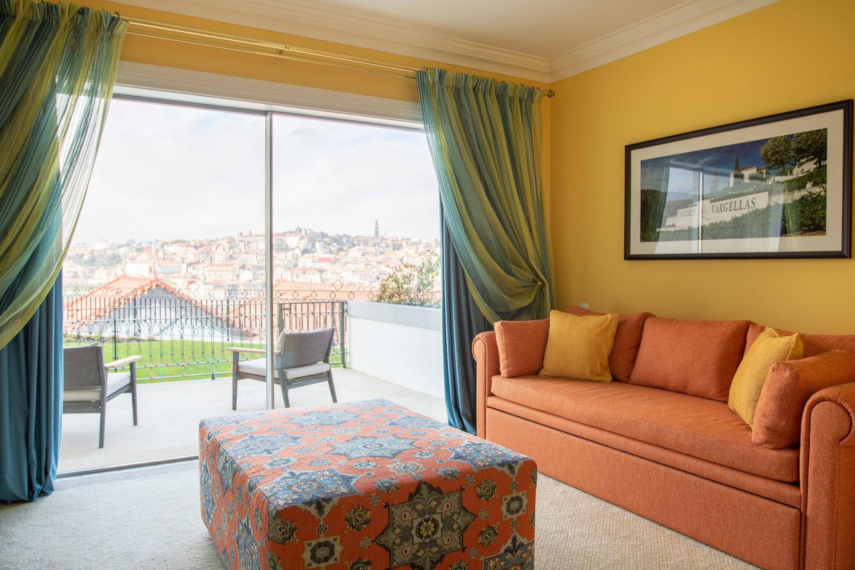Deluxe Suite with Panoramic River View - Photo 9