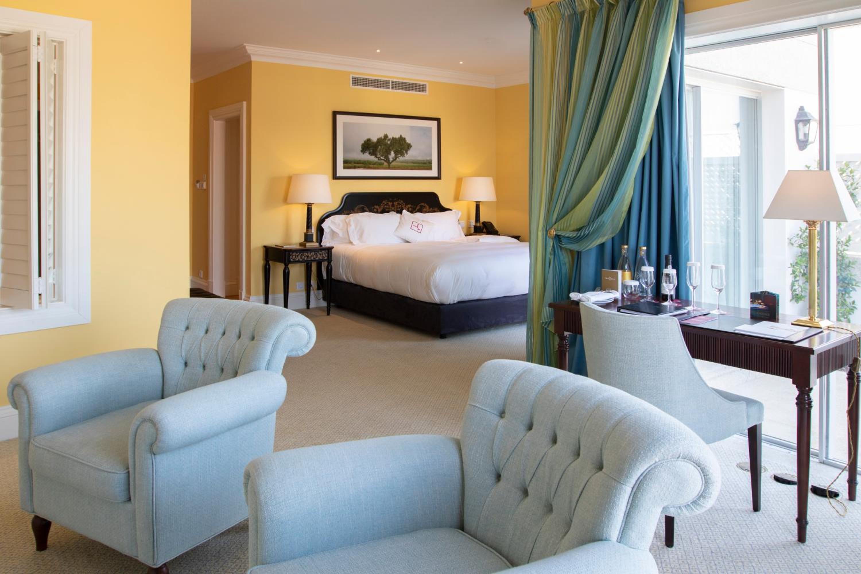 Deluxe Suite with Panoramic River View - Photo 11