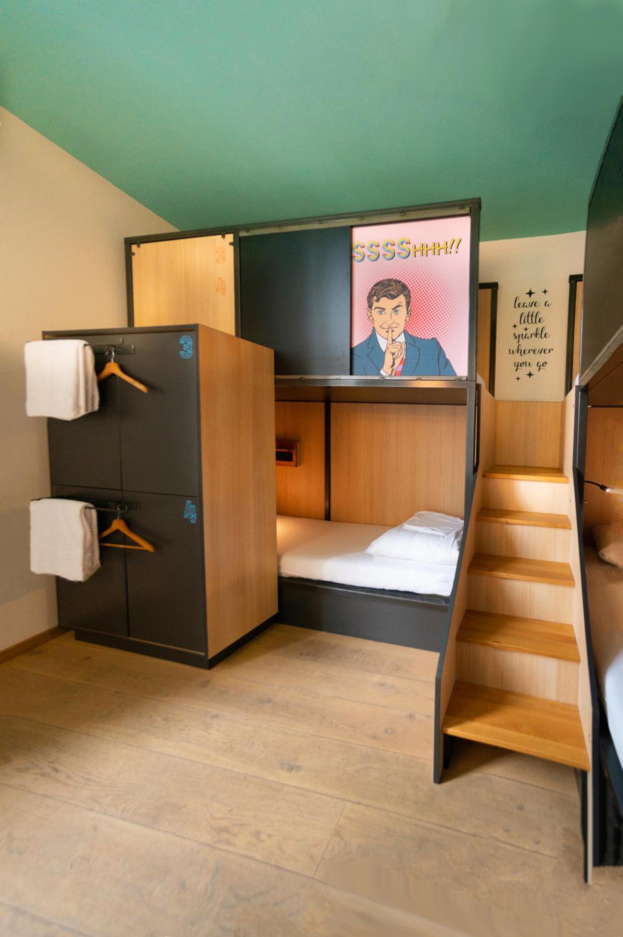 Bed in 4-Bed Dormitory Room photo 3