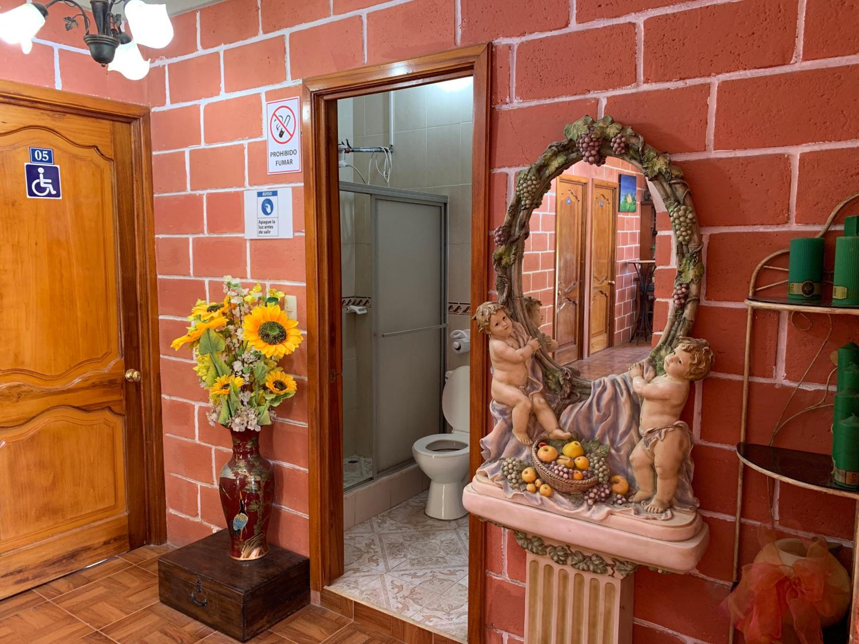 Twin Room with Private Bathroom photo 1