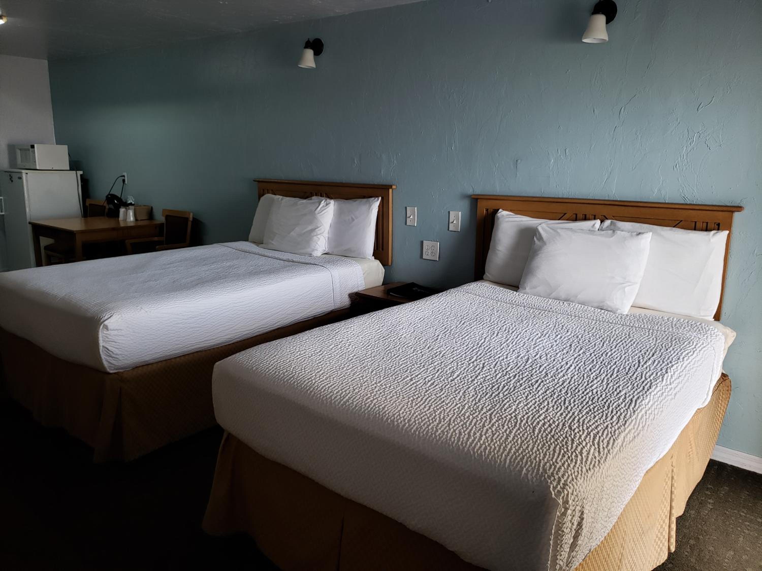 Double Room with Two Double Beds - Photo 4