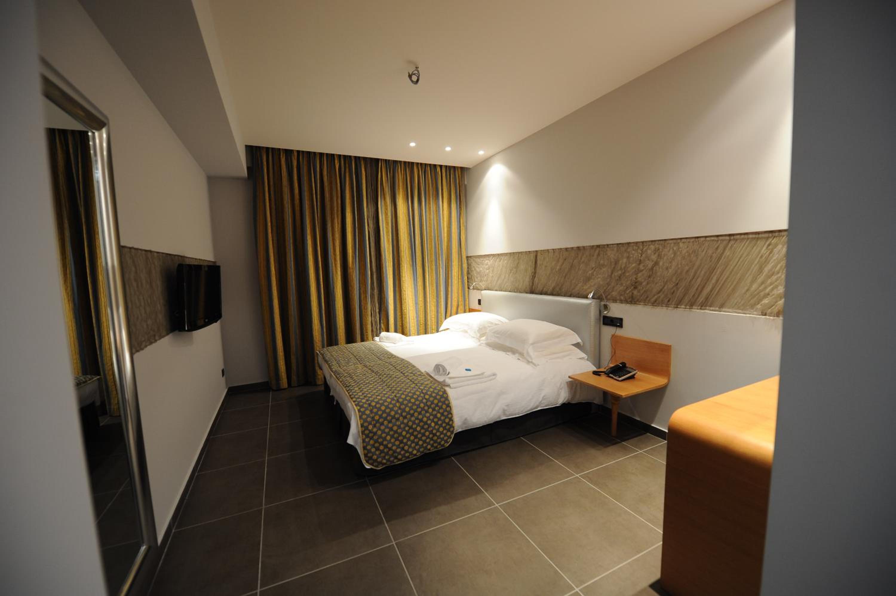 Deluxe Double or Twin Room photo 1