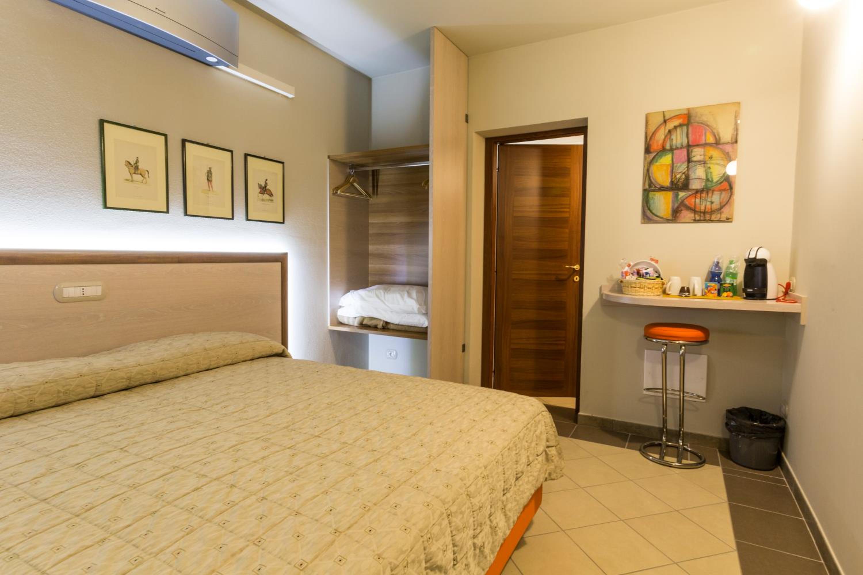 Double or Twin Room - Photo 3