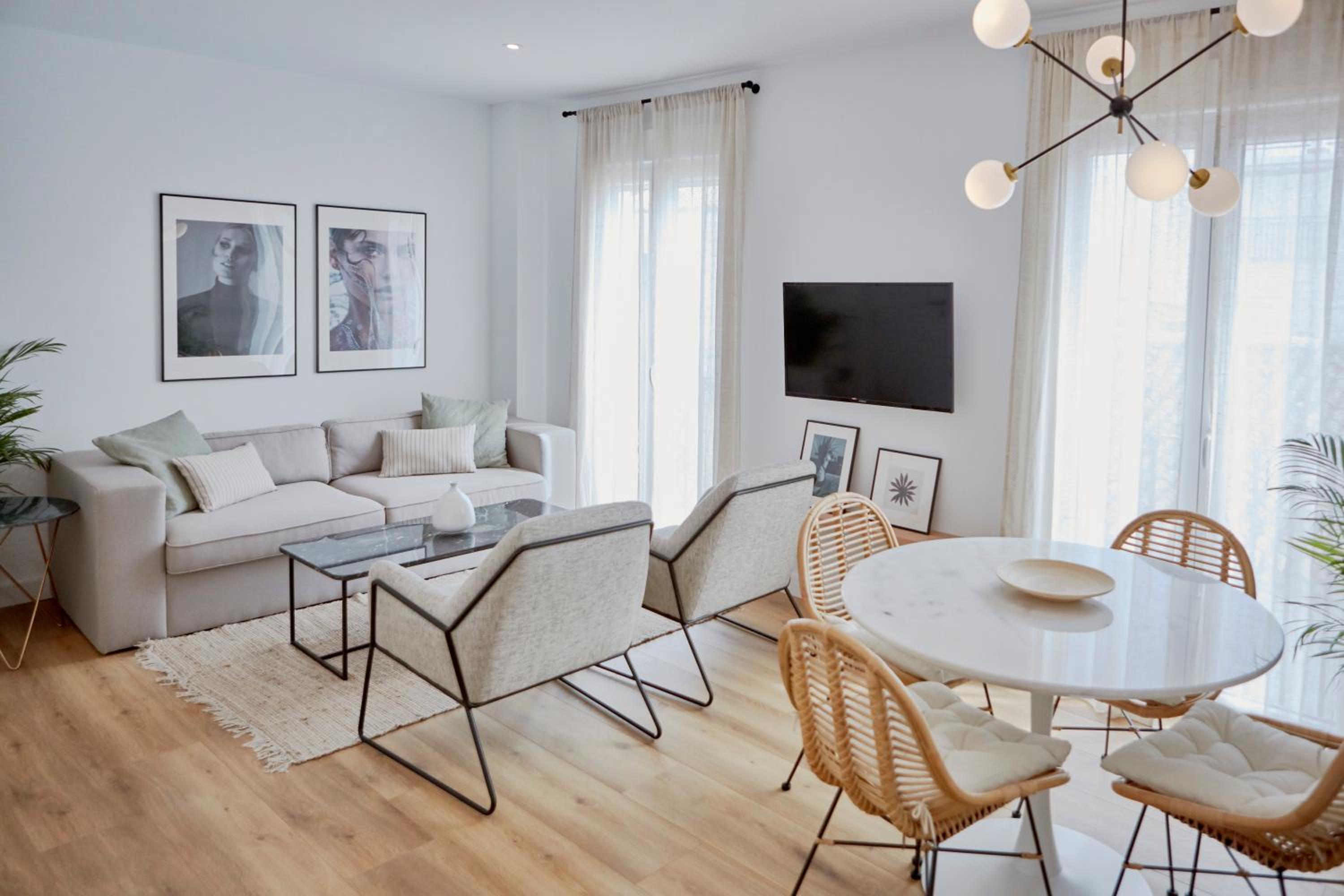 One-Bedroom Apartment - Photo 2