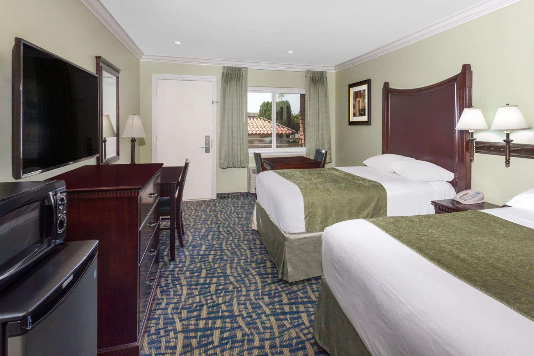 Deluxe Business Double Room - Non-Smoking photo 1