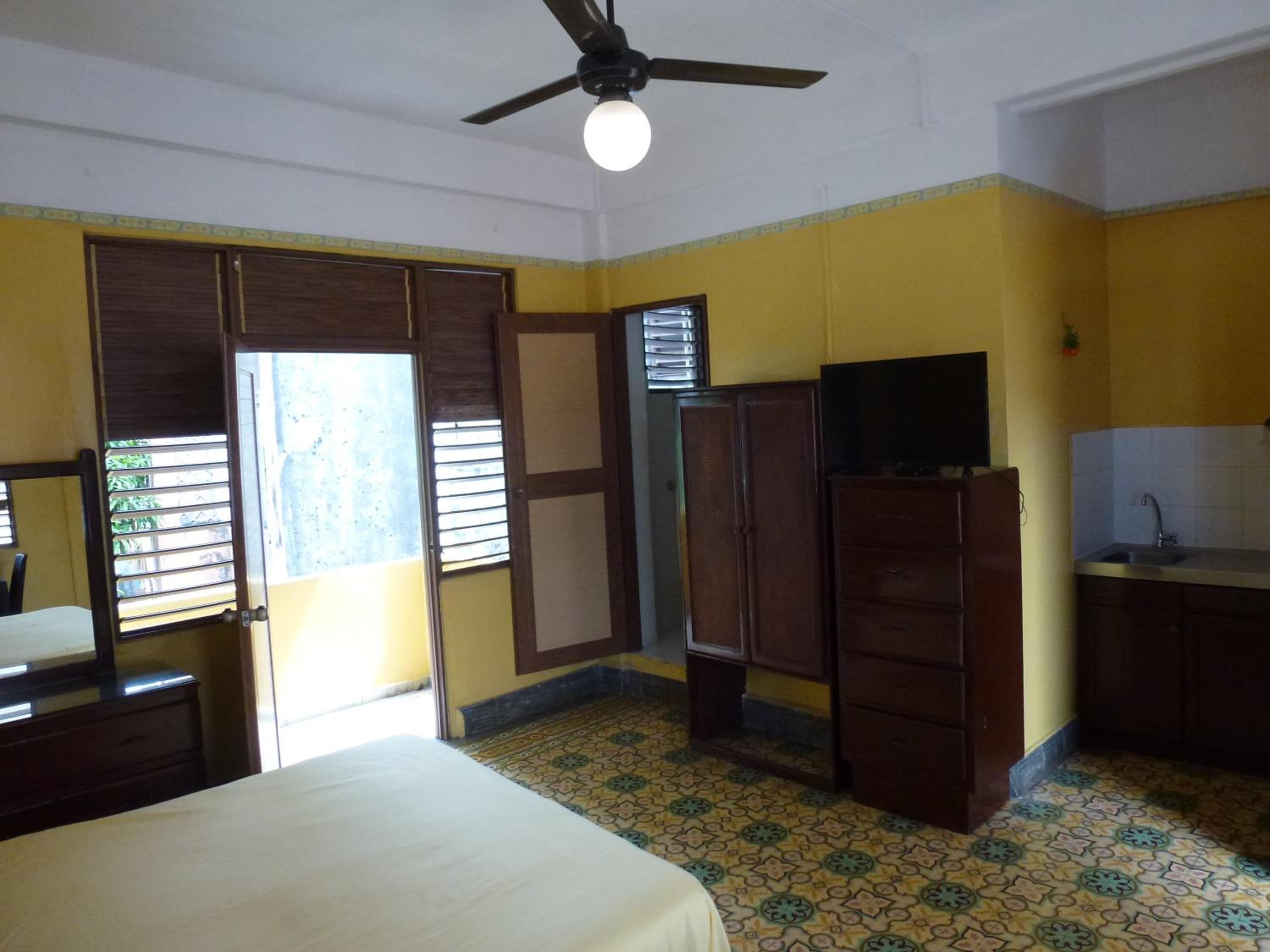 Apartment with Balcony photo 3
