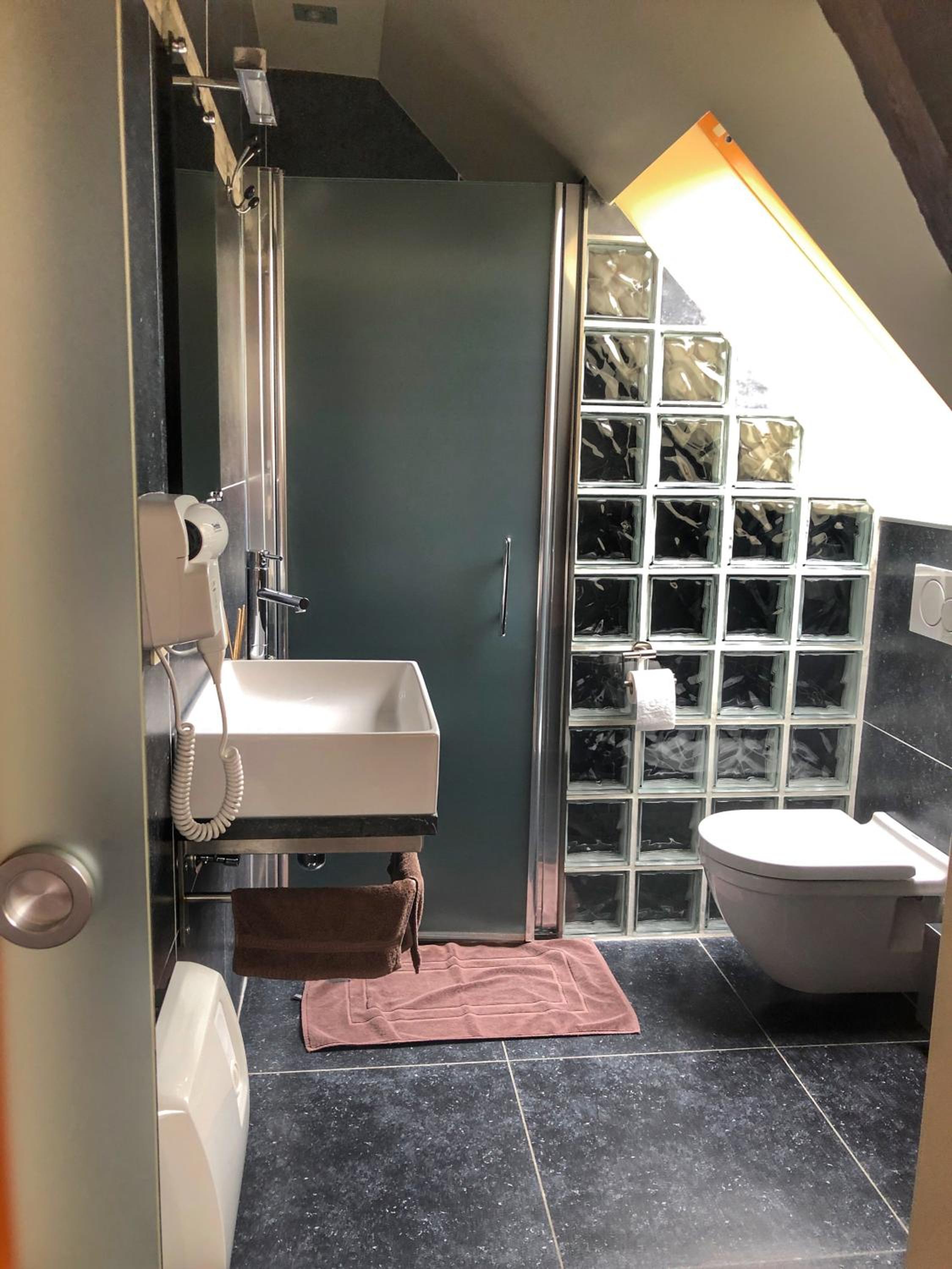 Double Room - Photo 6