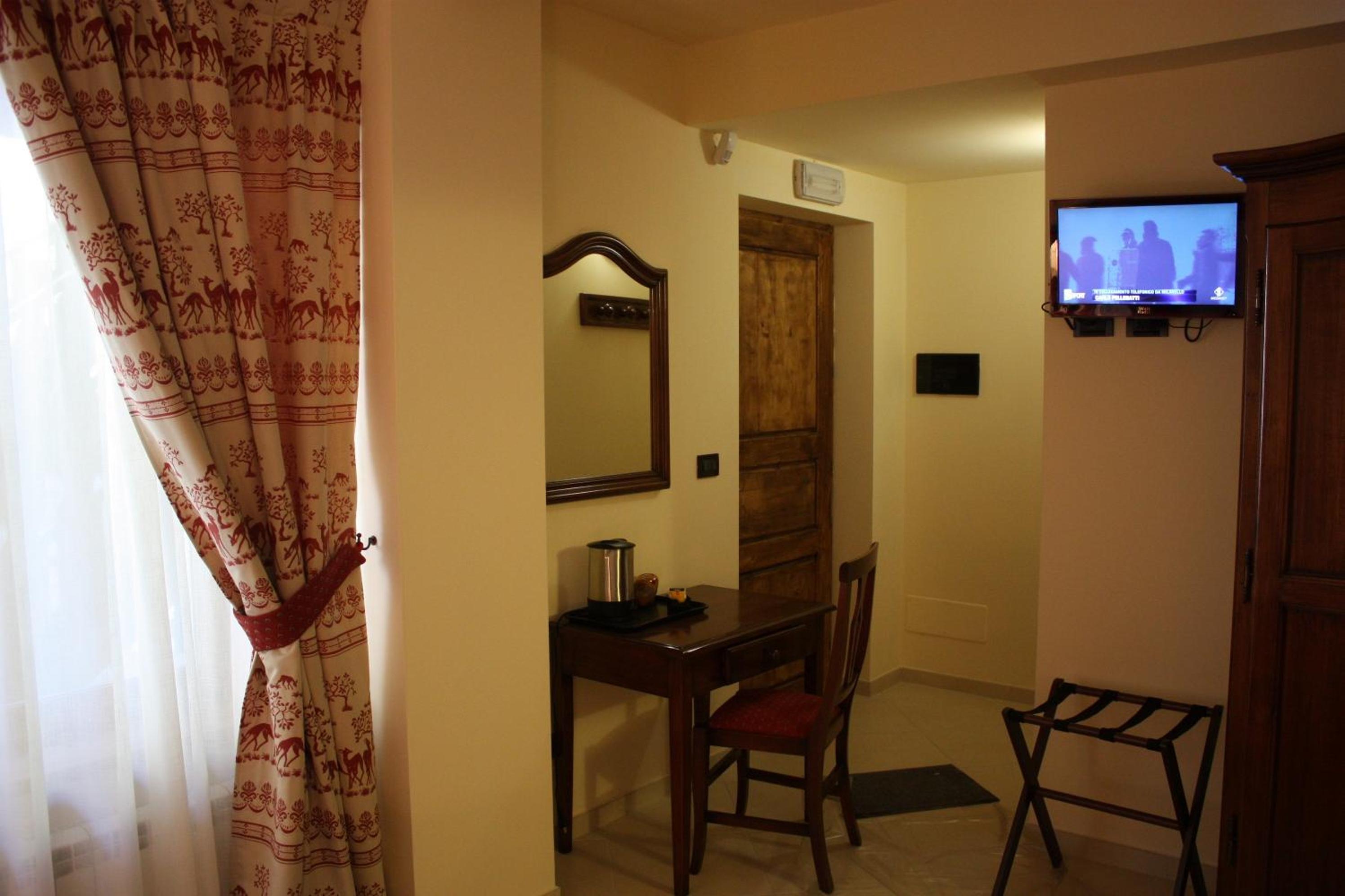 Standard Double Room - Photo 6