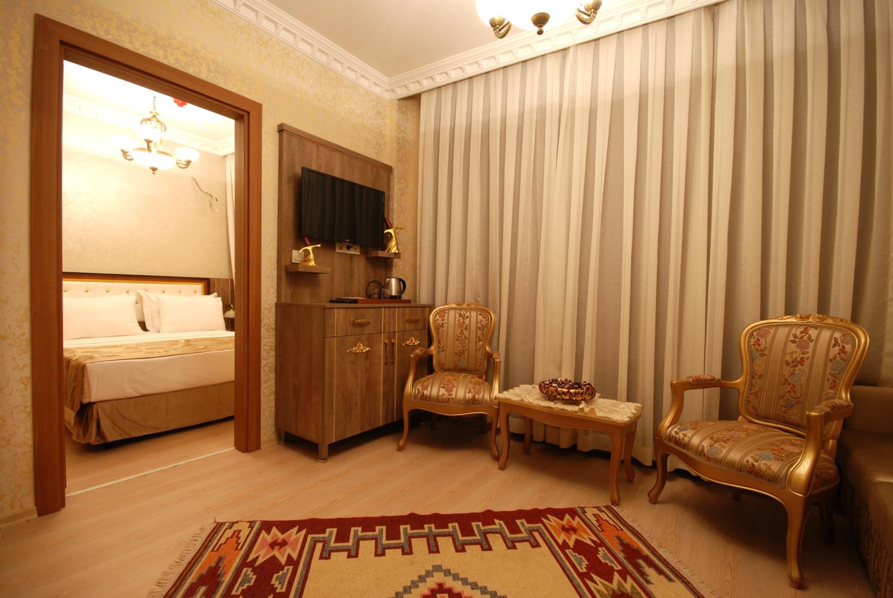 Deluxe Family Room photo 2