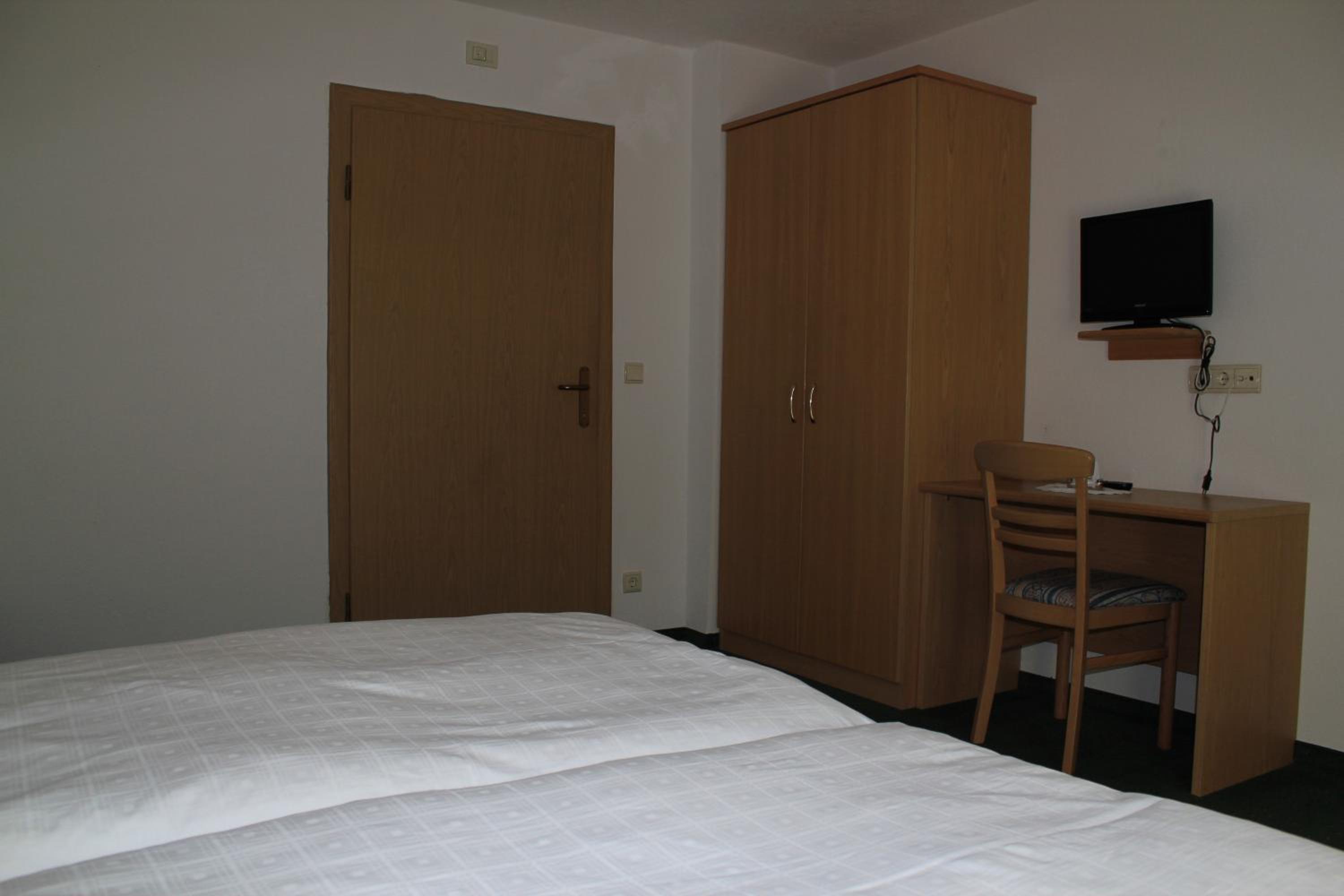 Double or Twin Room - Photo 8