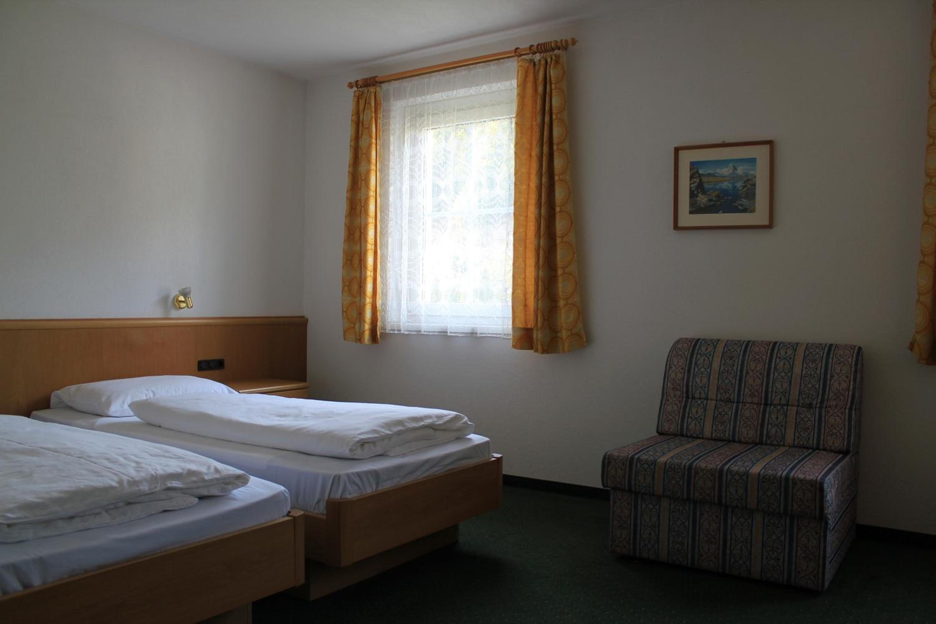 Double or Twin Room - Photo 9