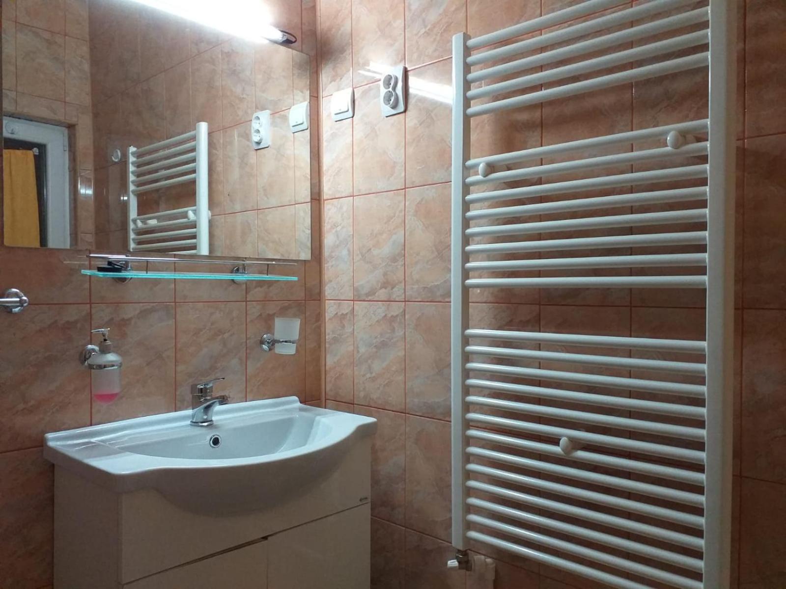Double Room with Private External Bathroom - Photo 7