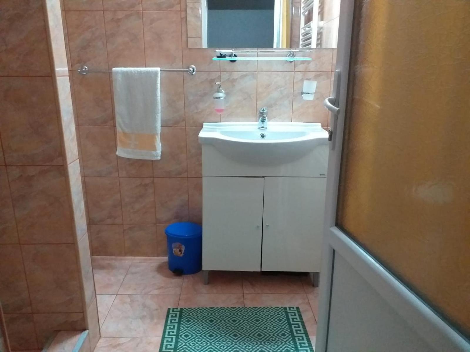 Double Room with Private External Bathroom - Photo 9