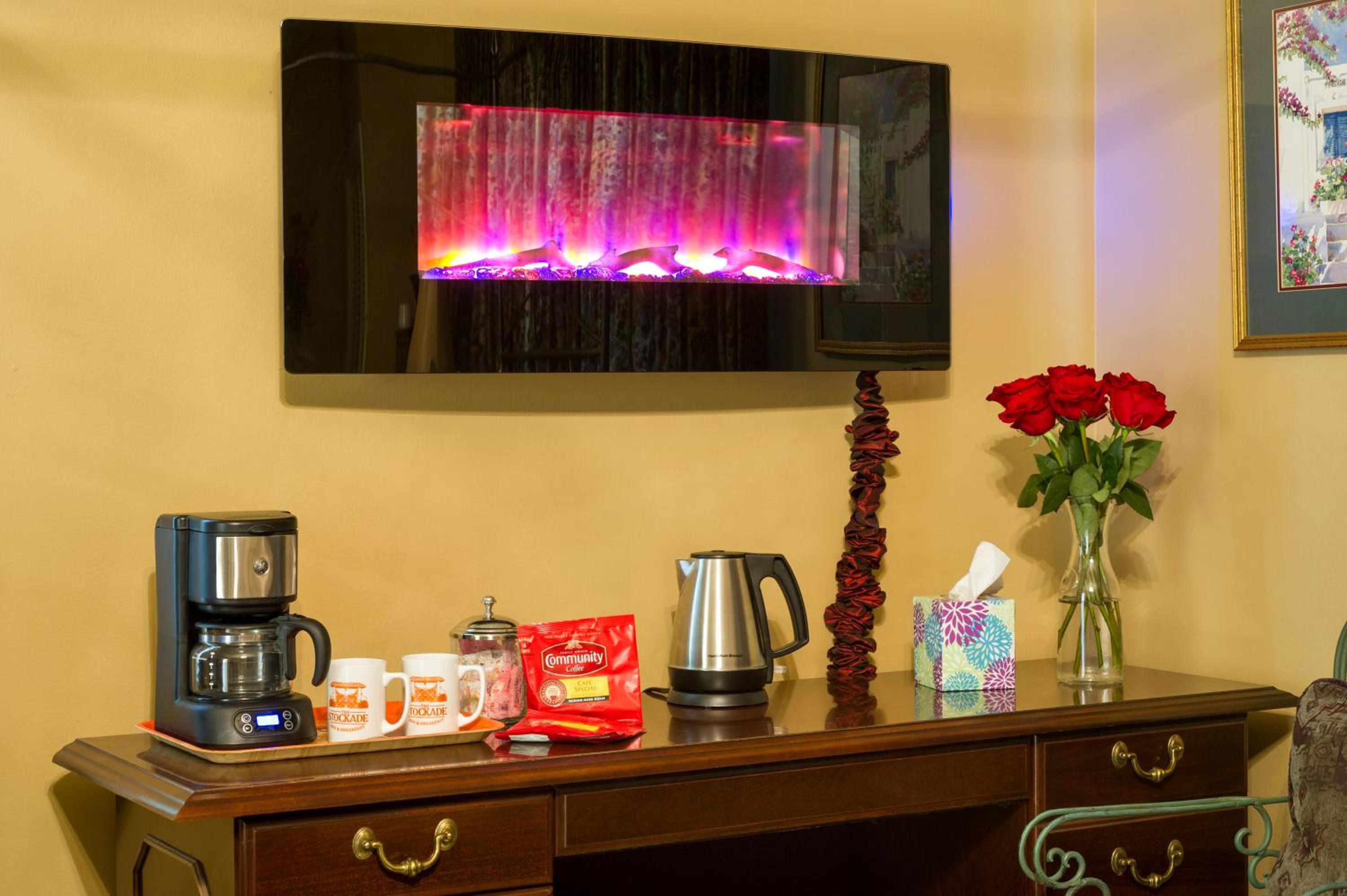 Deluxe King Suite photo 3