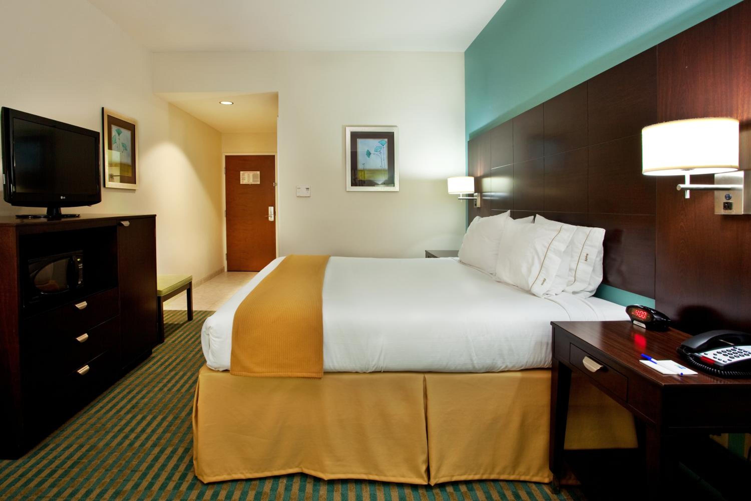 Standard King Room with Accessible Tub - Mobility Access - Photo 5