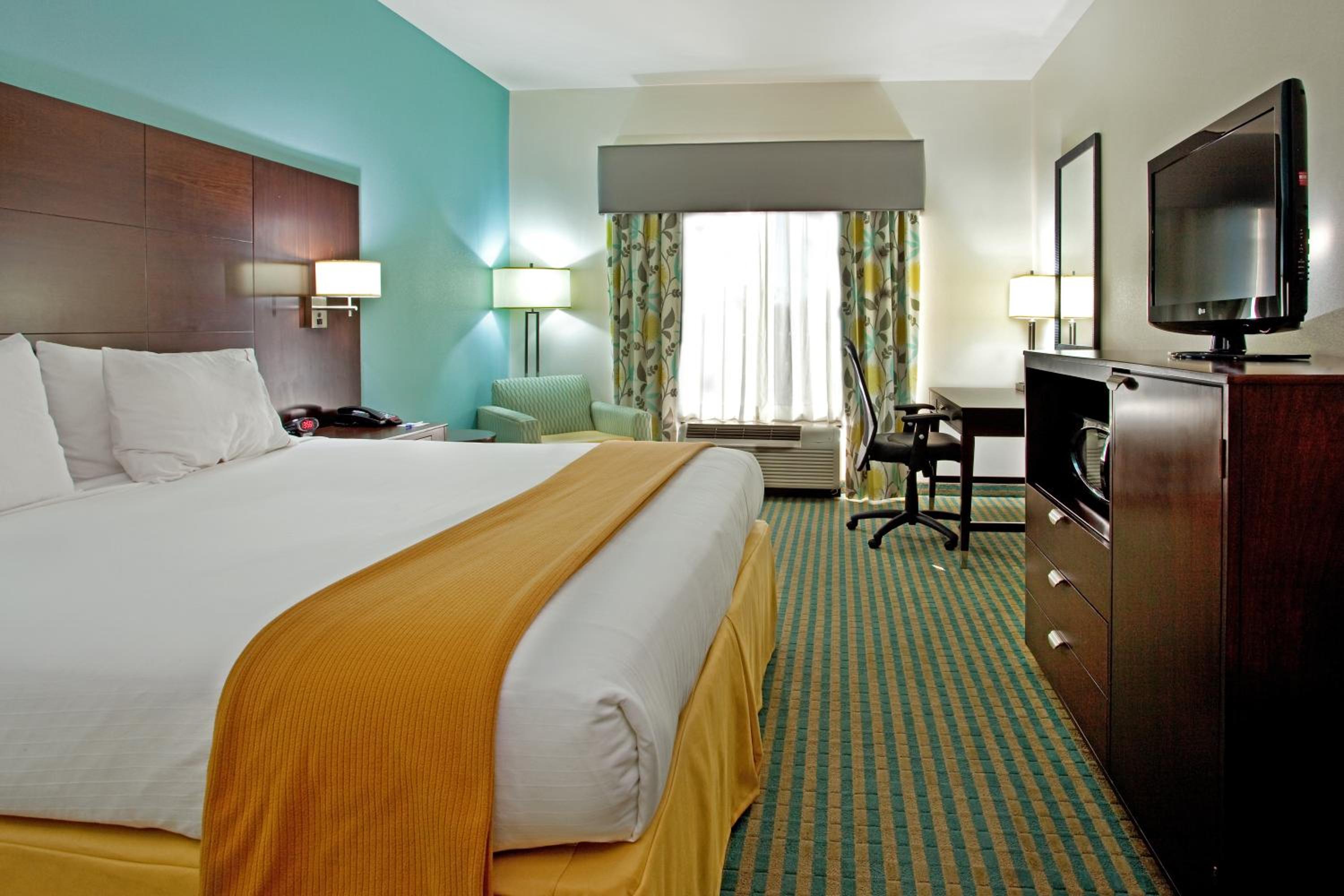Standard King Room with Accessible Tub - Mobility Access - Photo 1
