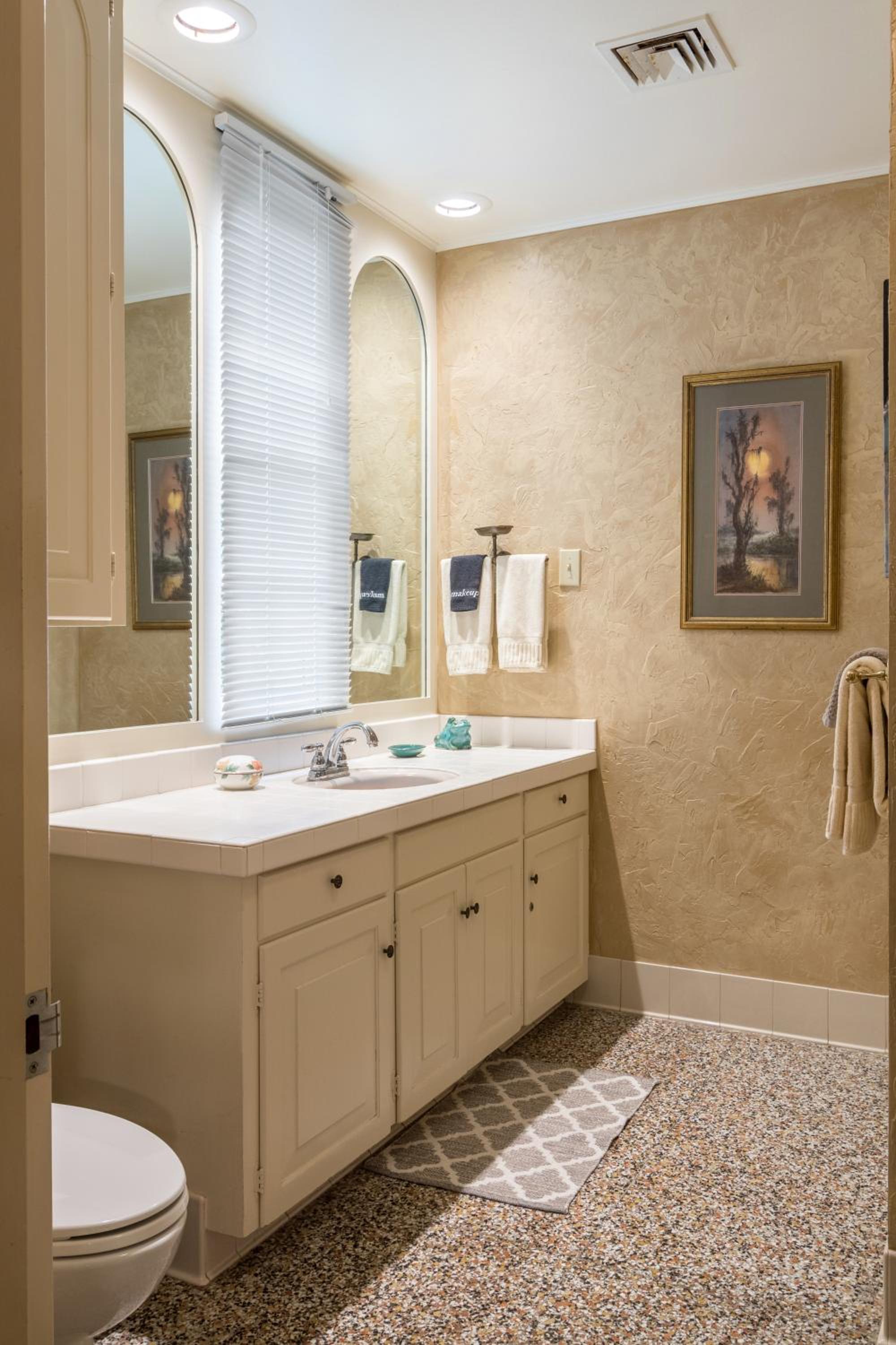 Deluxe King Suite photo 3