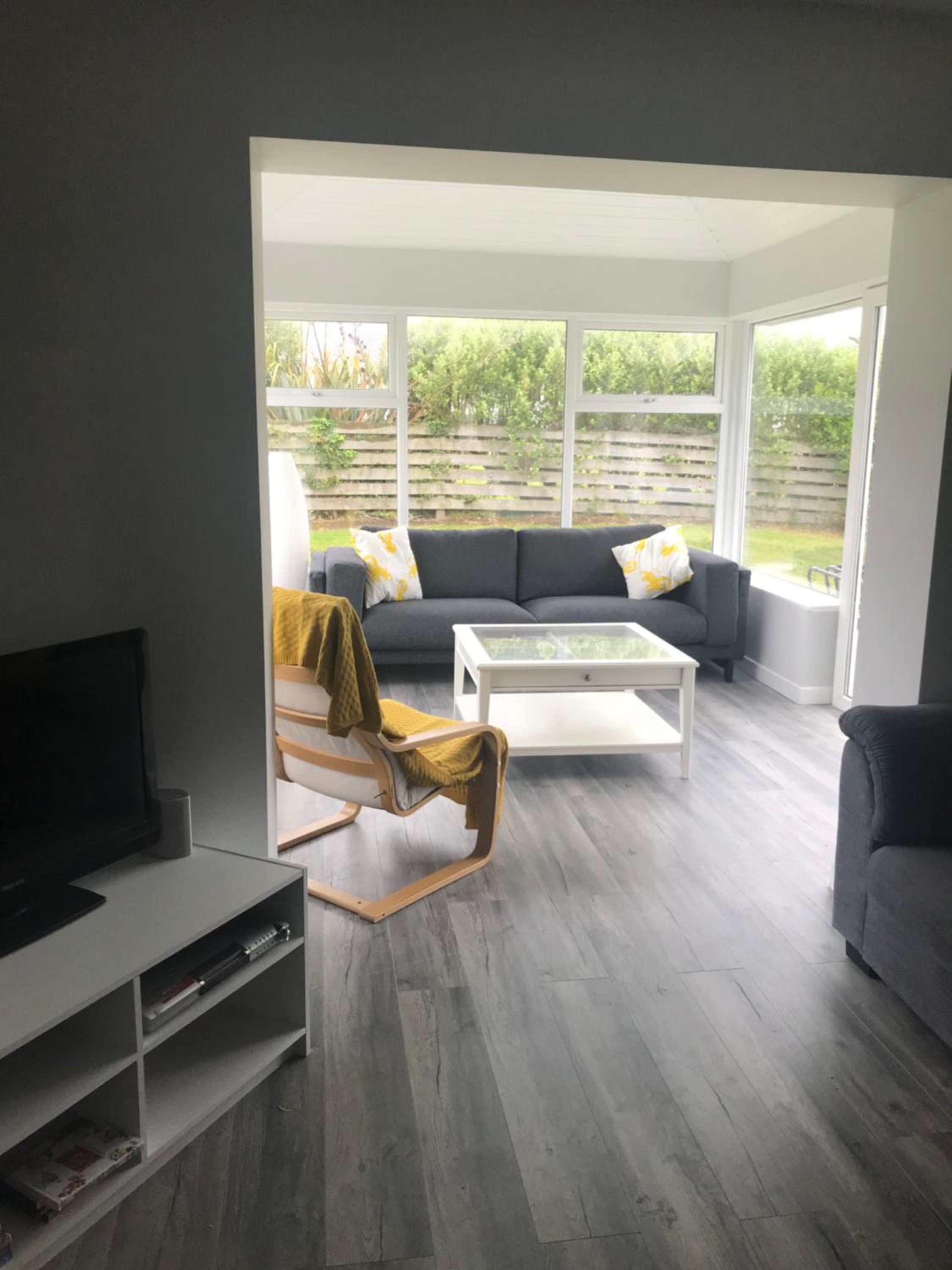 Five-Bedroom House photo 1
