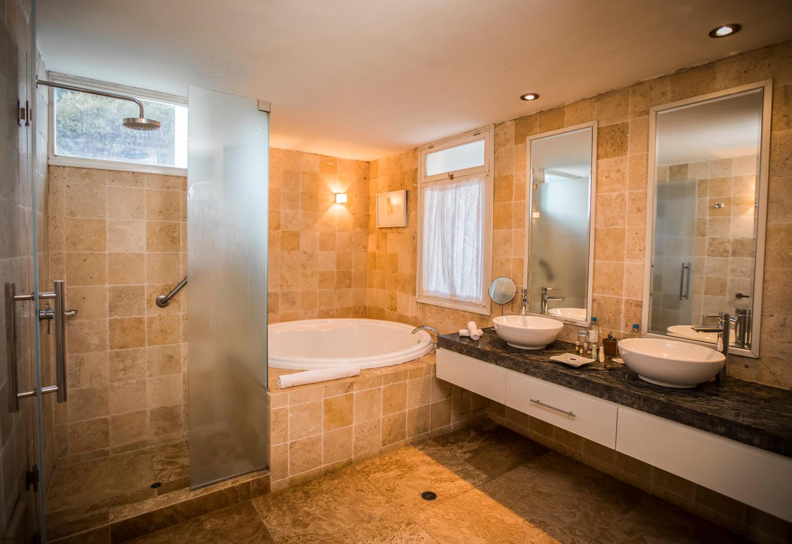 Deluxe King Room photo 1