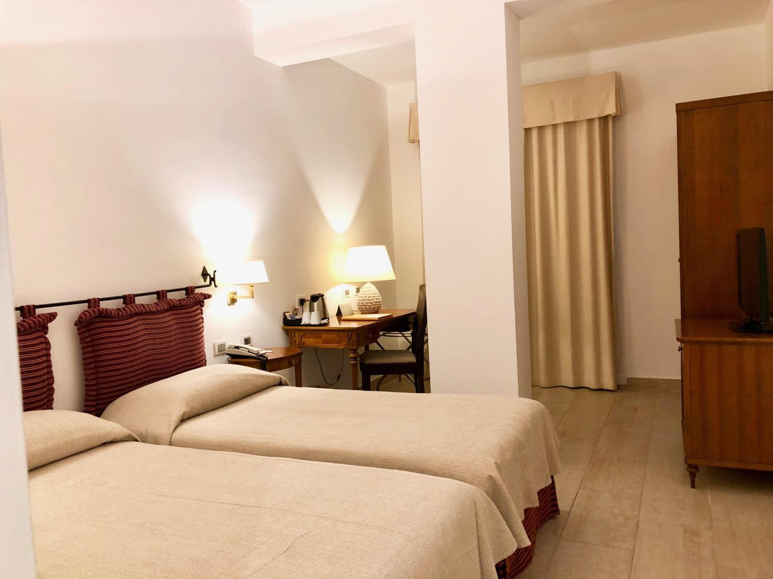 Classic Double Room - Photo 4