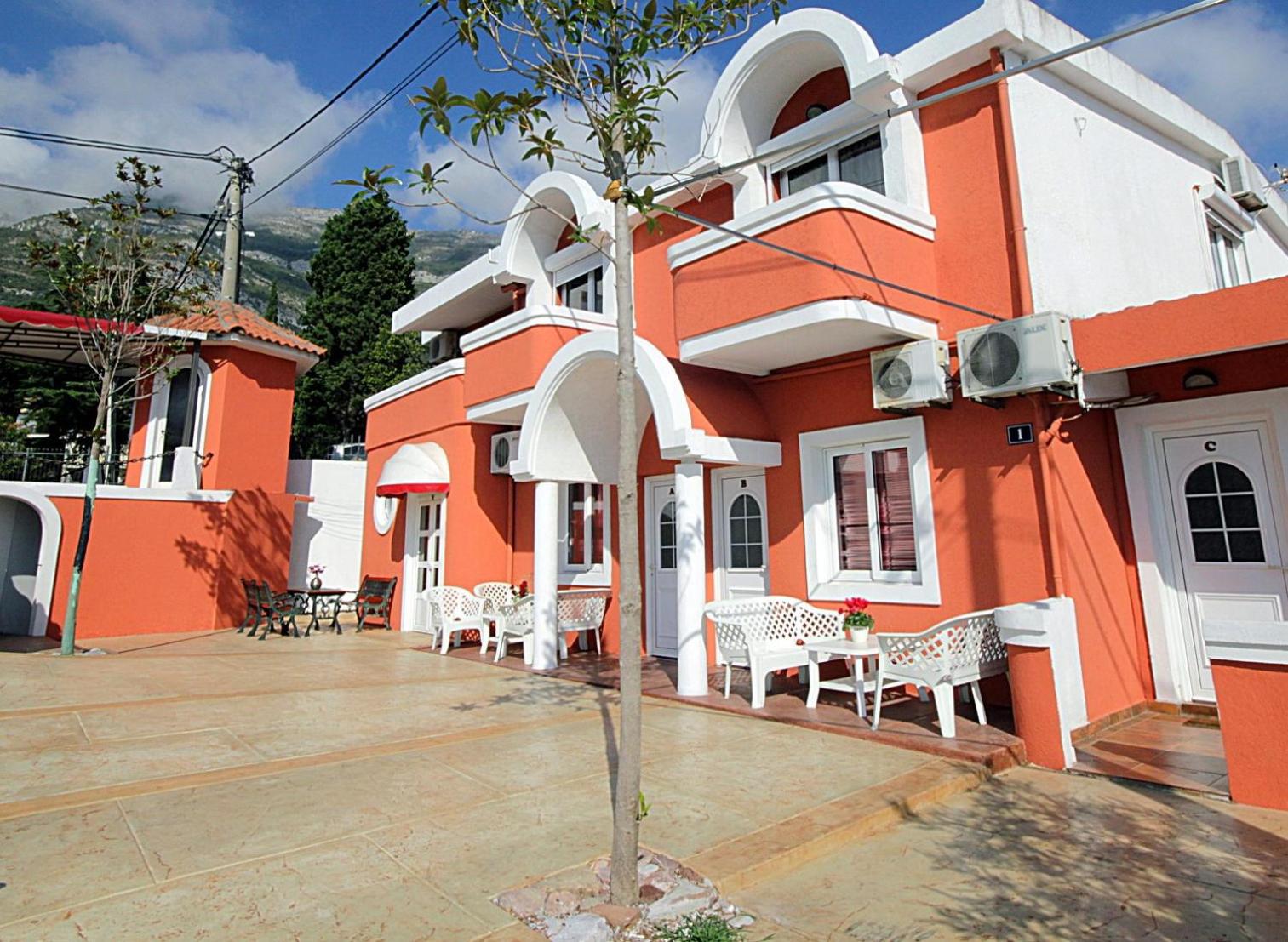 One-Bedroom Apartment with Balcony (4 adults + 1 children)