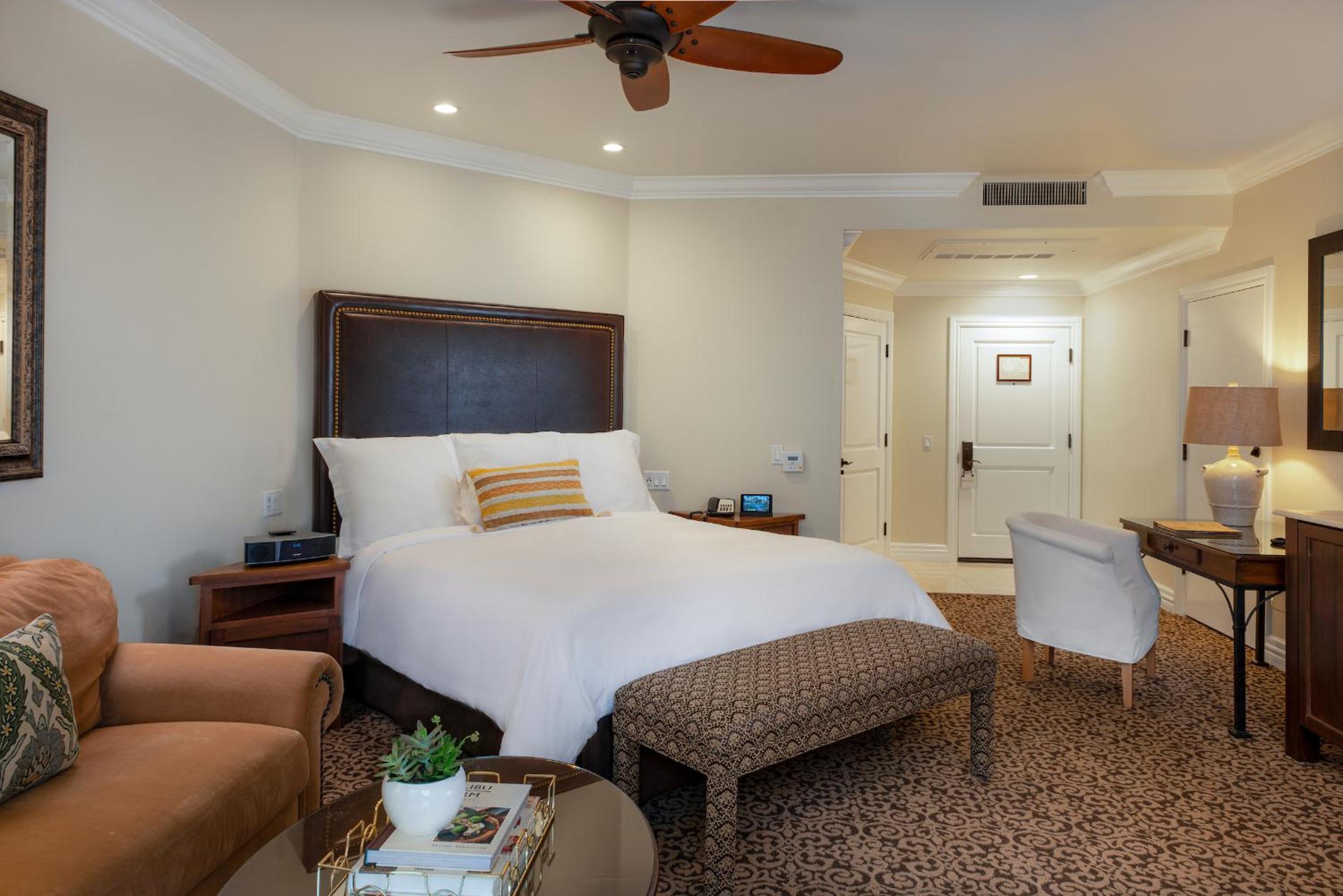King Suite with Spa Bath - Photo 3