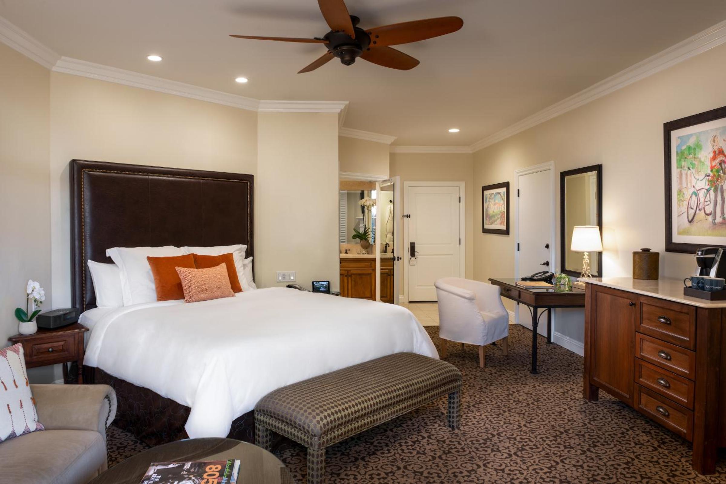 King Suite with Spa Bath - Photo 6