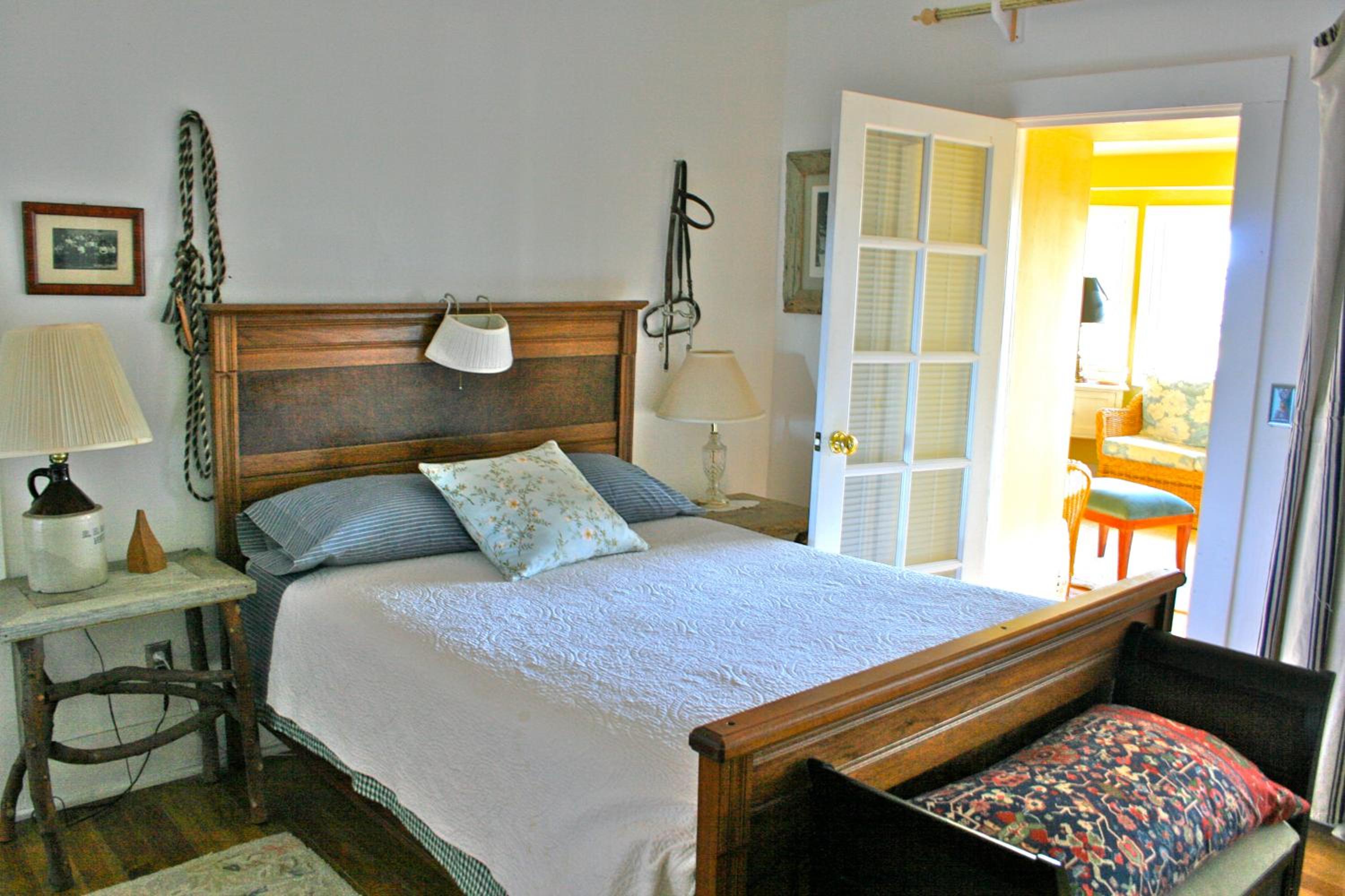 Queen Room photo 1