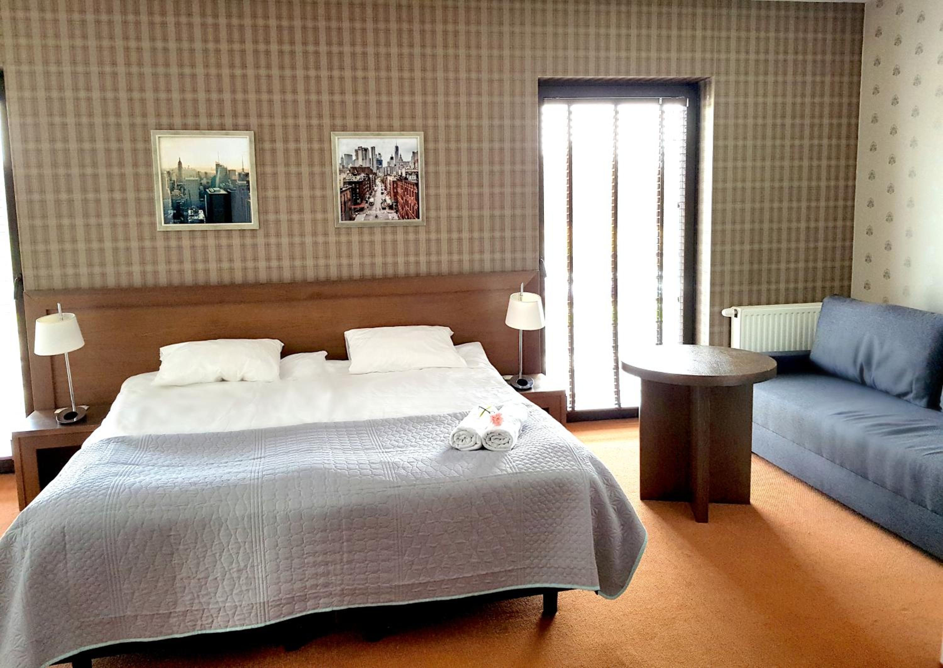 Quadruple Room with Private Bathroom - Photo 4