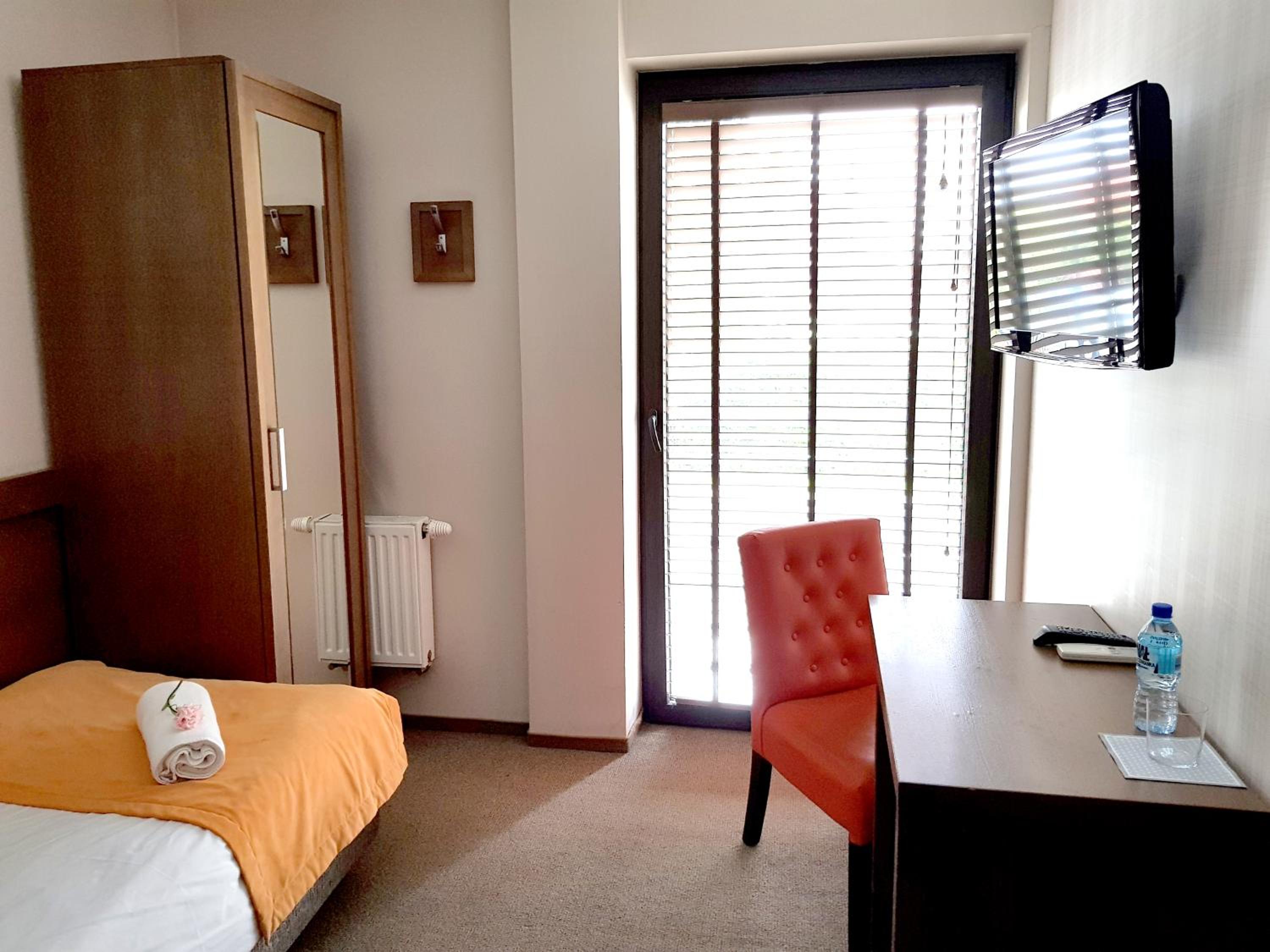 Single Room with Private Bathroom photo 1