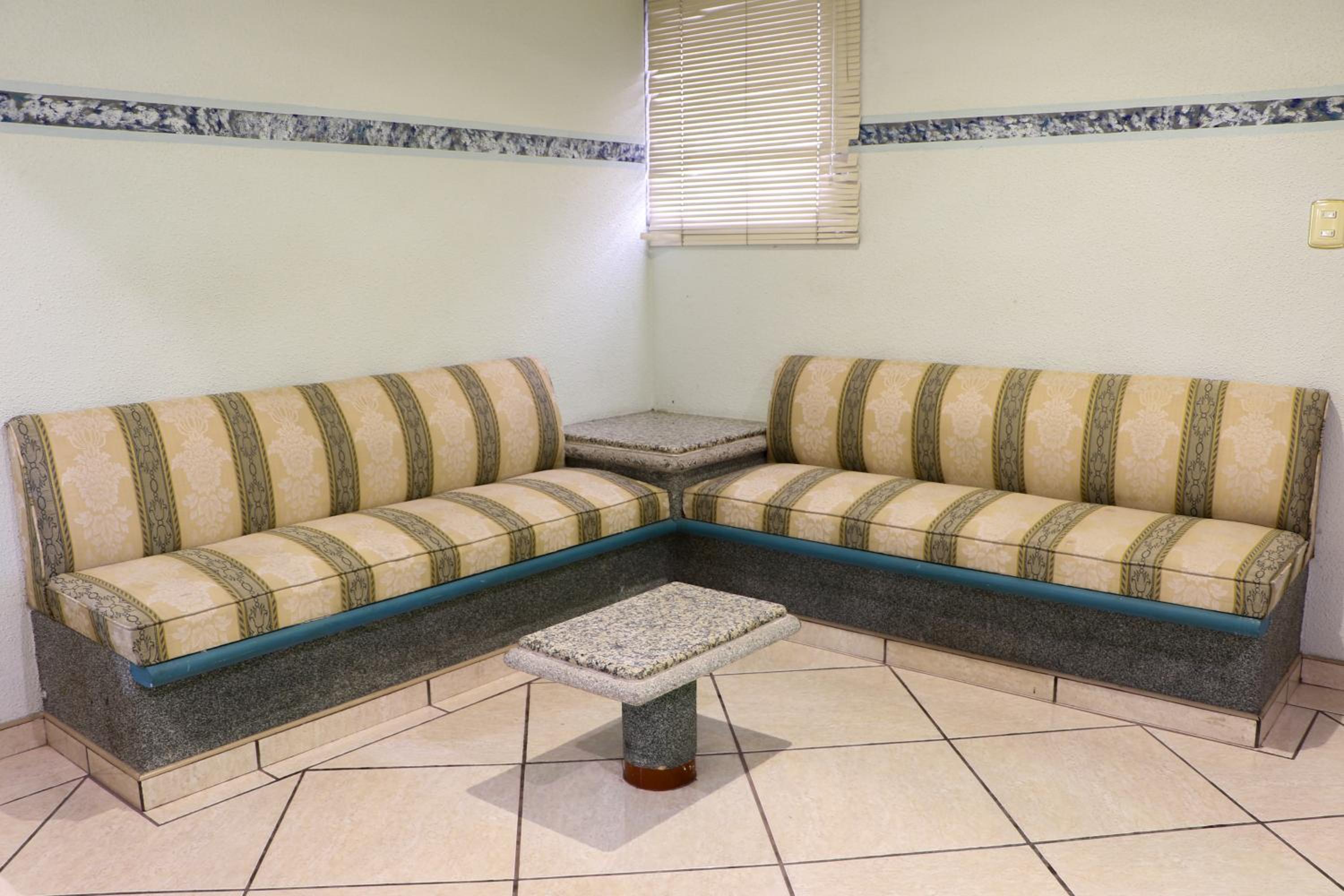 Twin Room with Bath - Photo 4