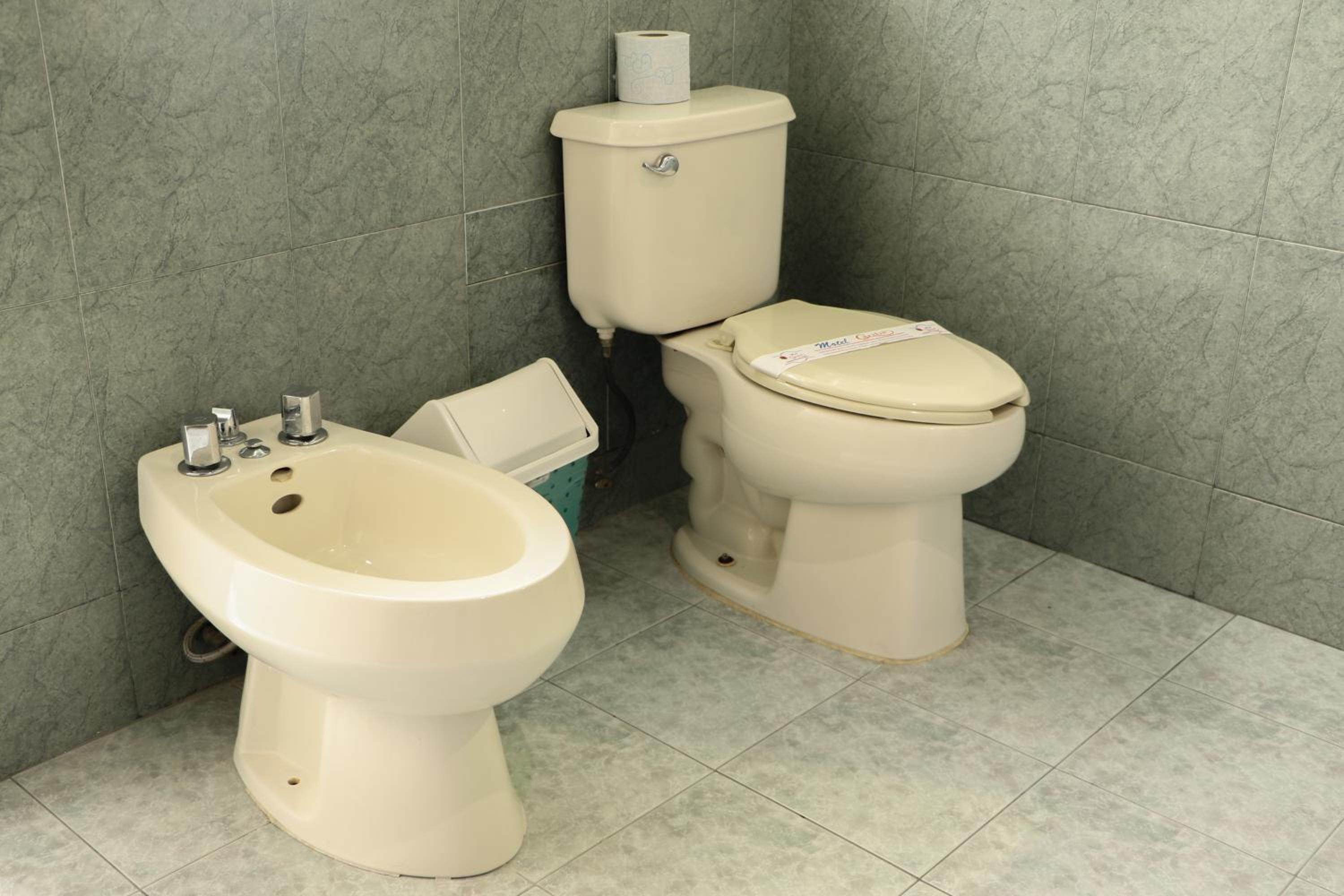 Twin Room with Bath - Photo 12