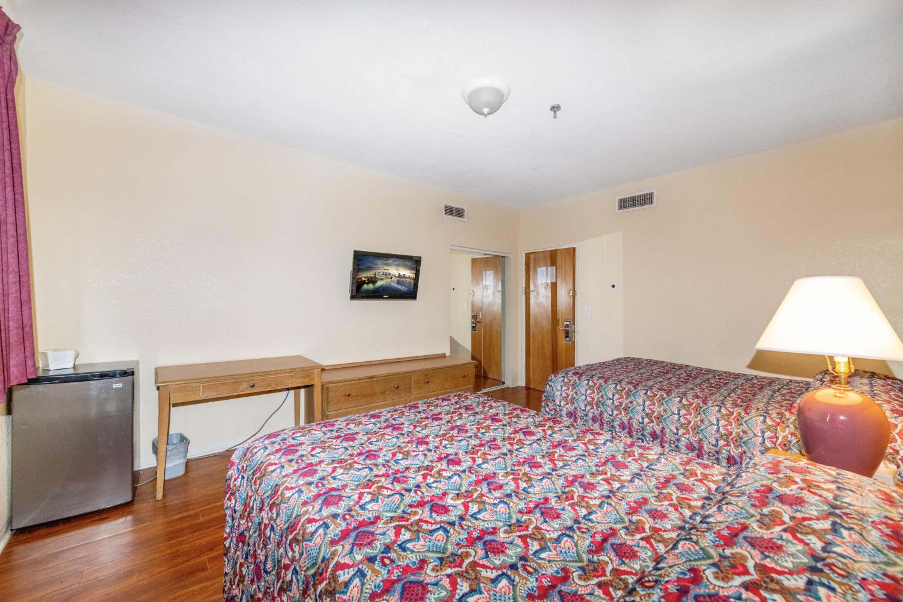 Deluxe Double Room - Photo 13