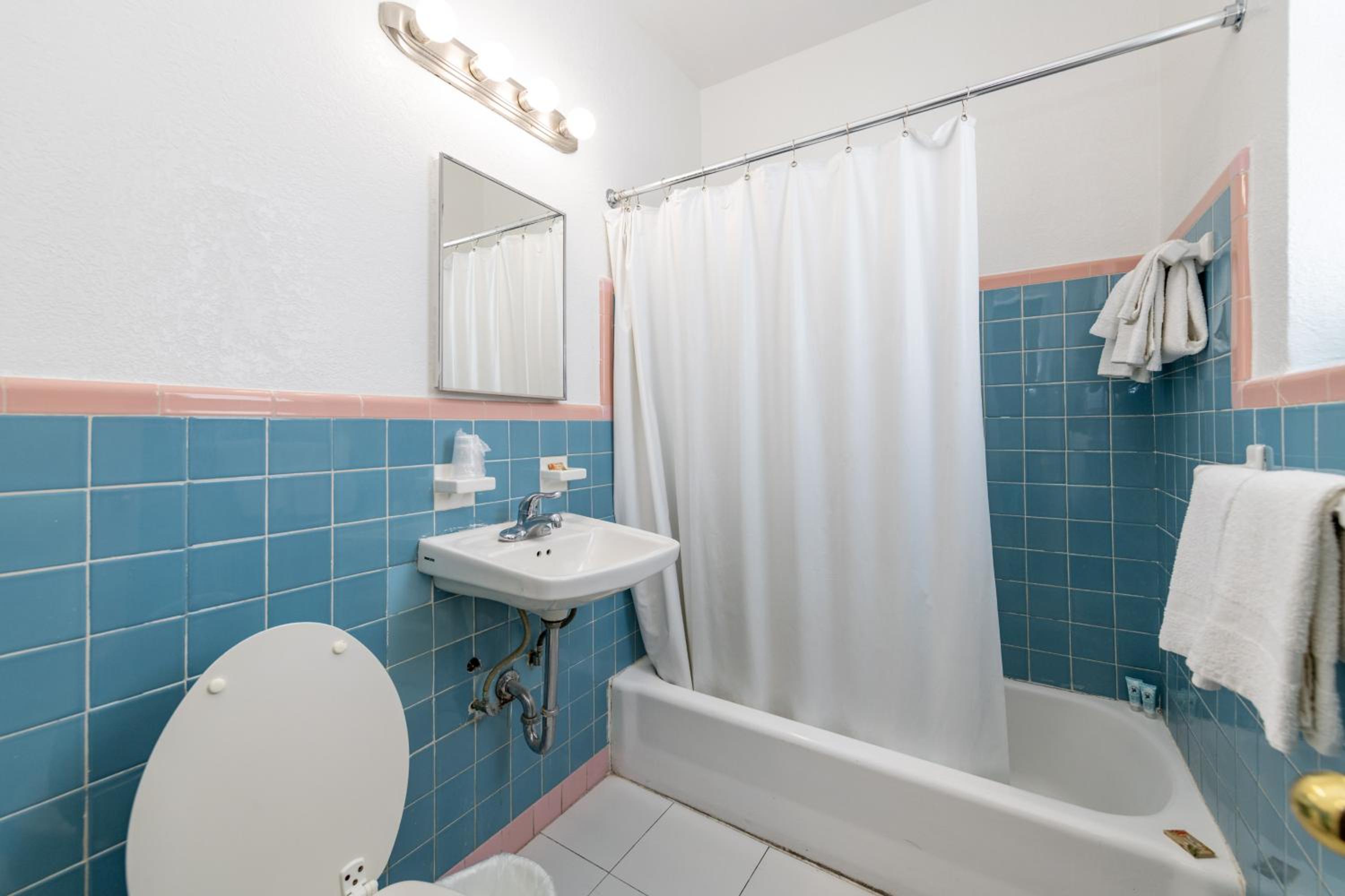 Deluxe Double Room - Photo 10