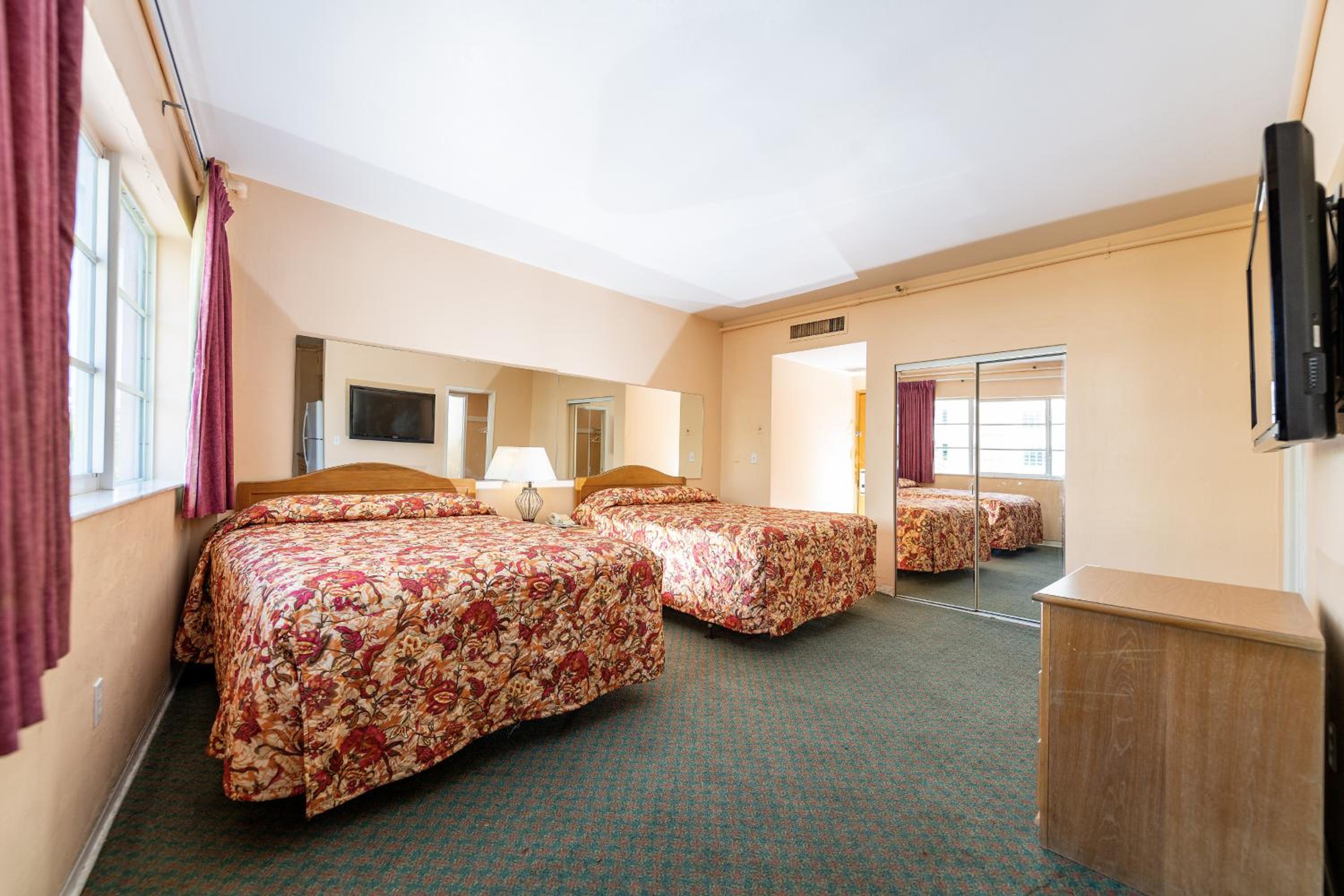 Deluxe Double Room - Photo 16