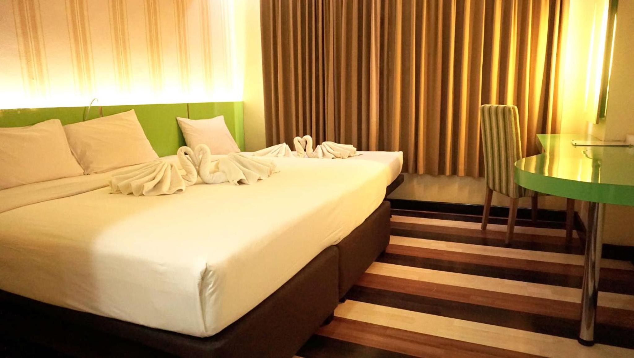 Deluxe Family Room - Photo 2