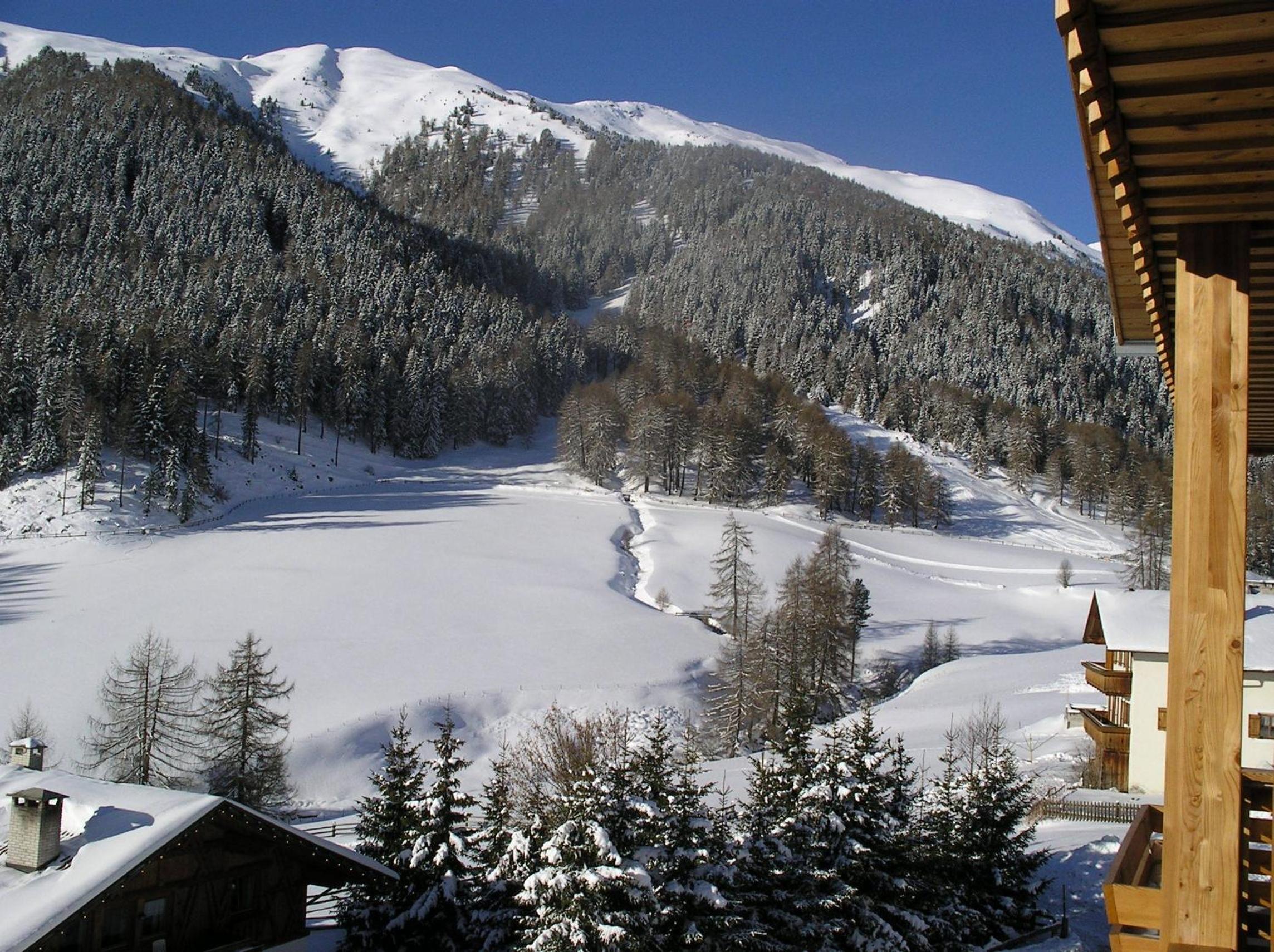 Quadruple Room with Balcony and Mountain View - Photo 21
