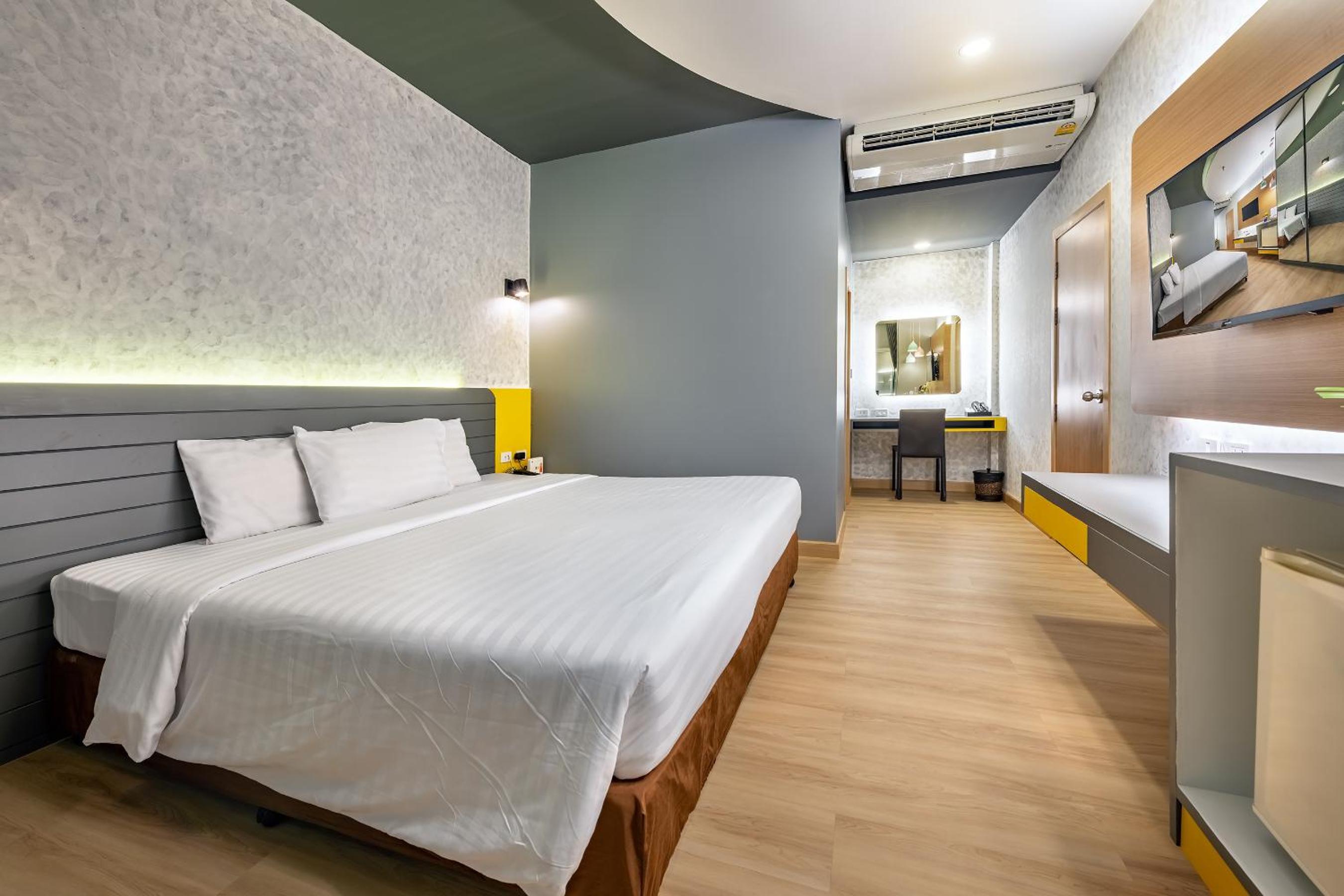 Deluxe Double Room - No Window photo 3
