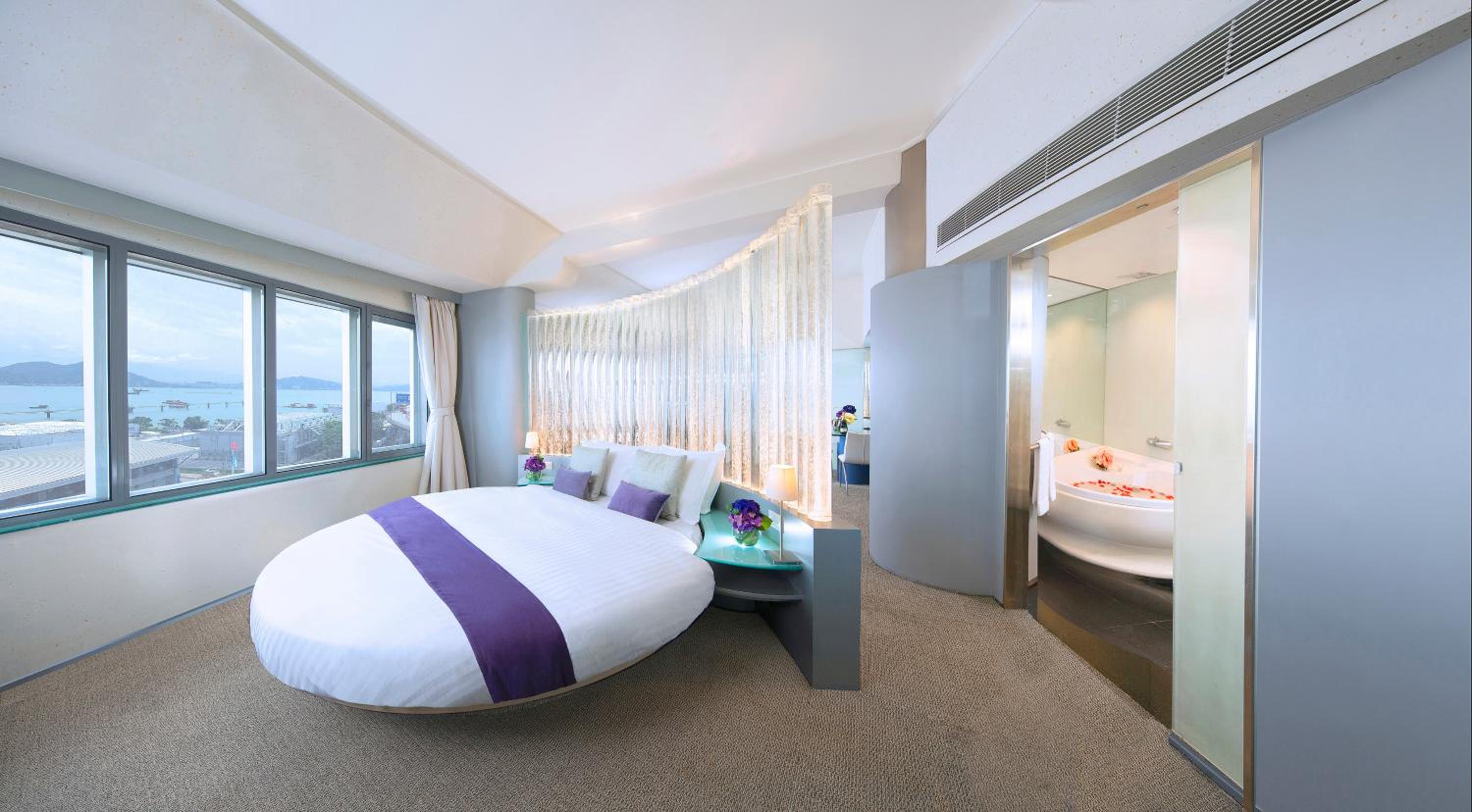 Honeymoon Suite Honeymoon Suite