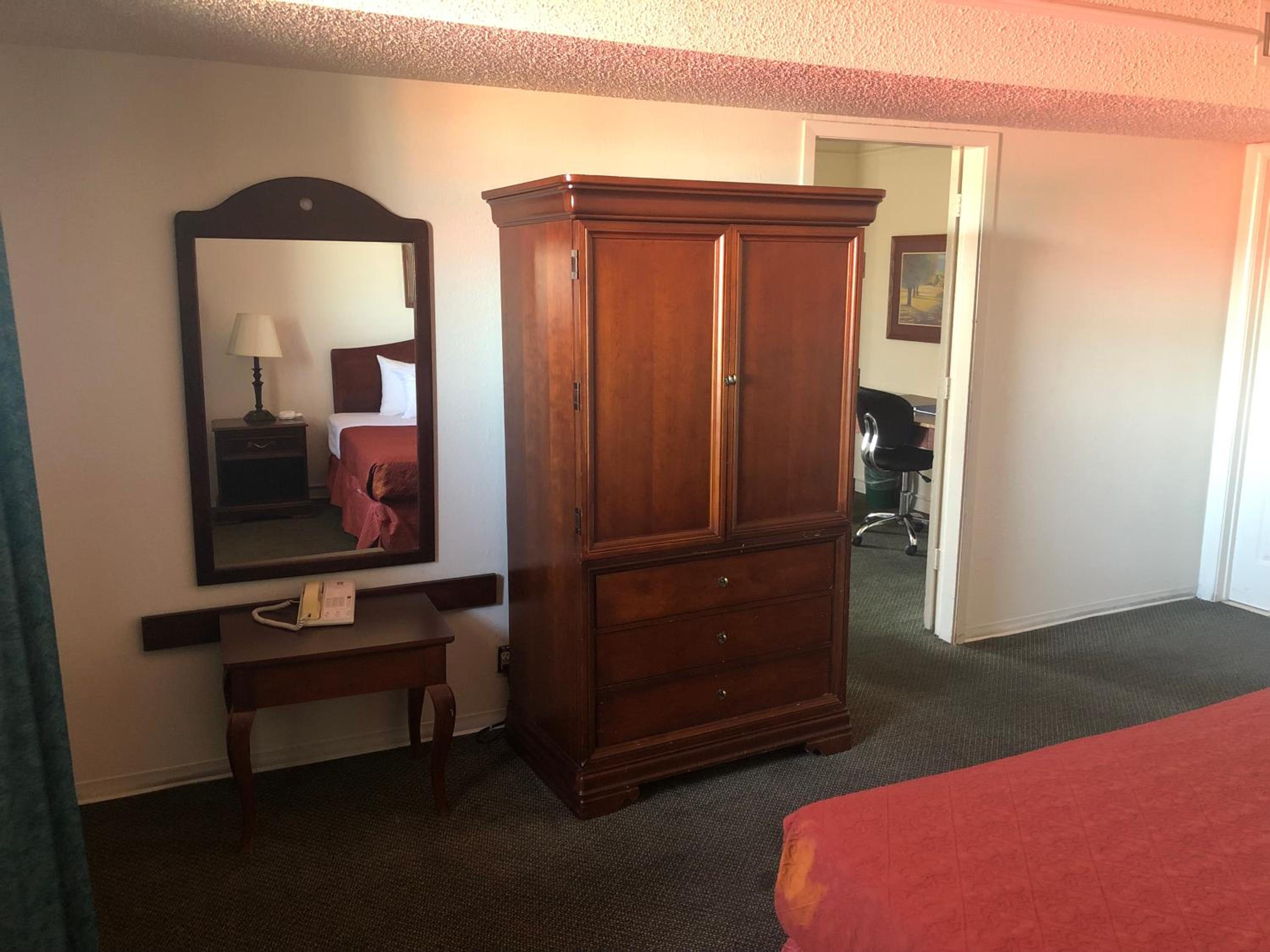 1 King bed Suite Non-Smoking - Photo 4