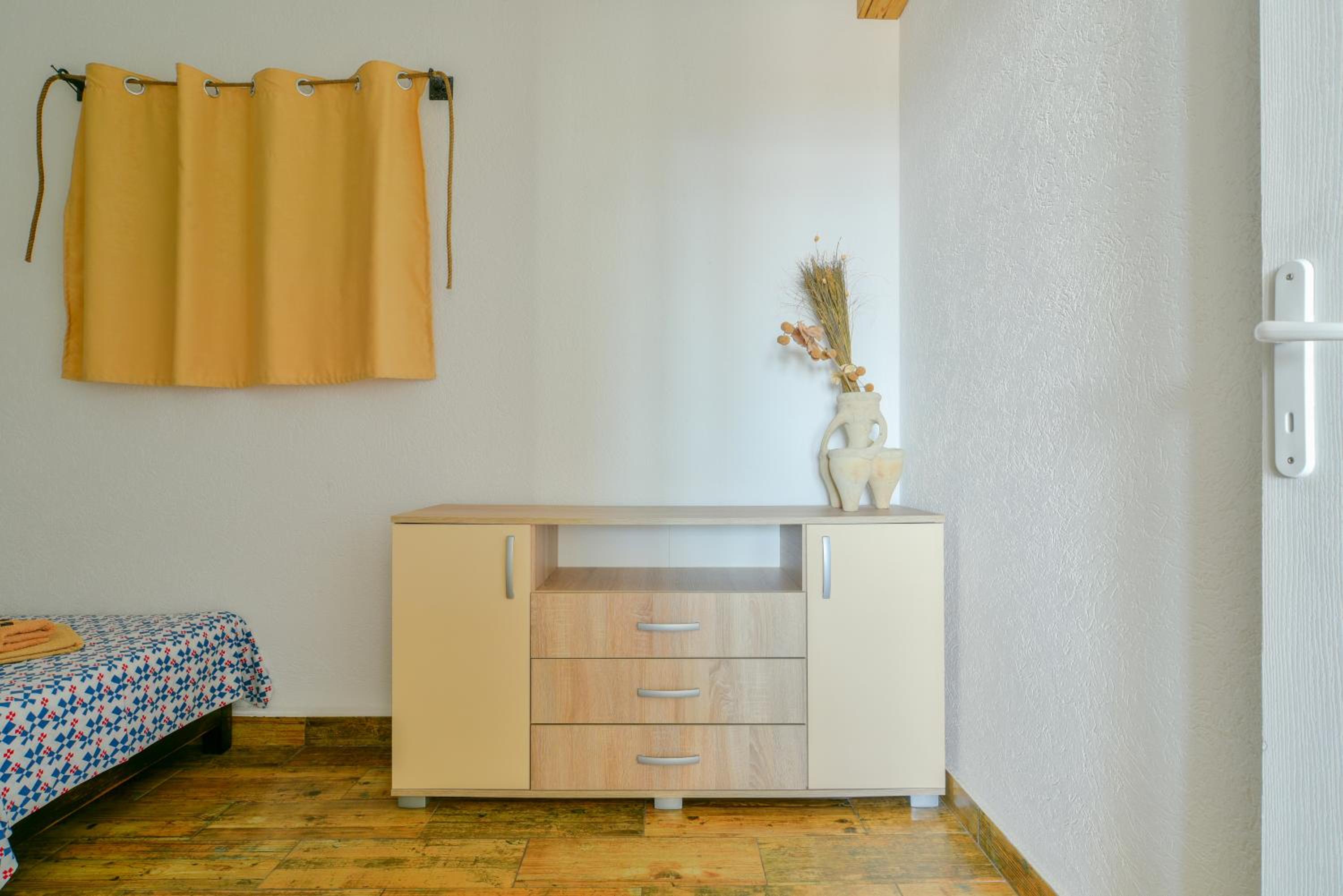 Two-Bedroom Apartment with Sea View - Photo 15