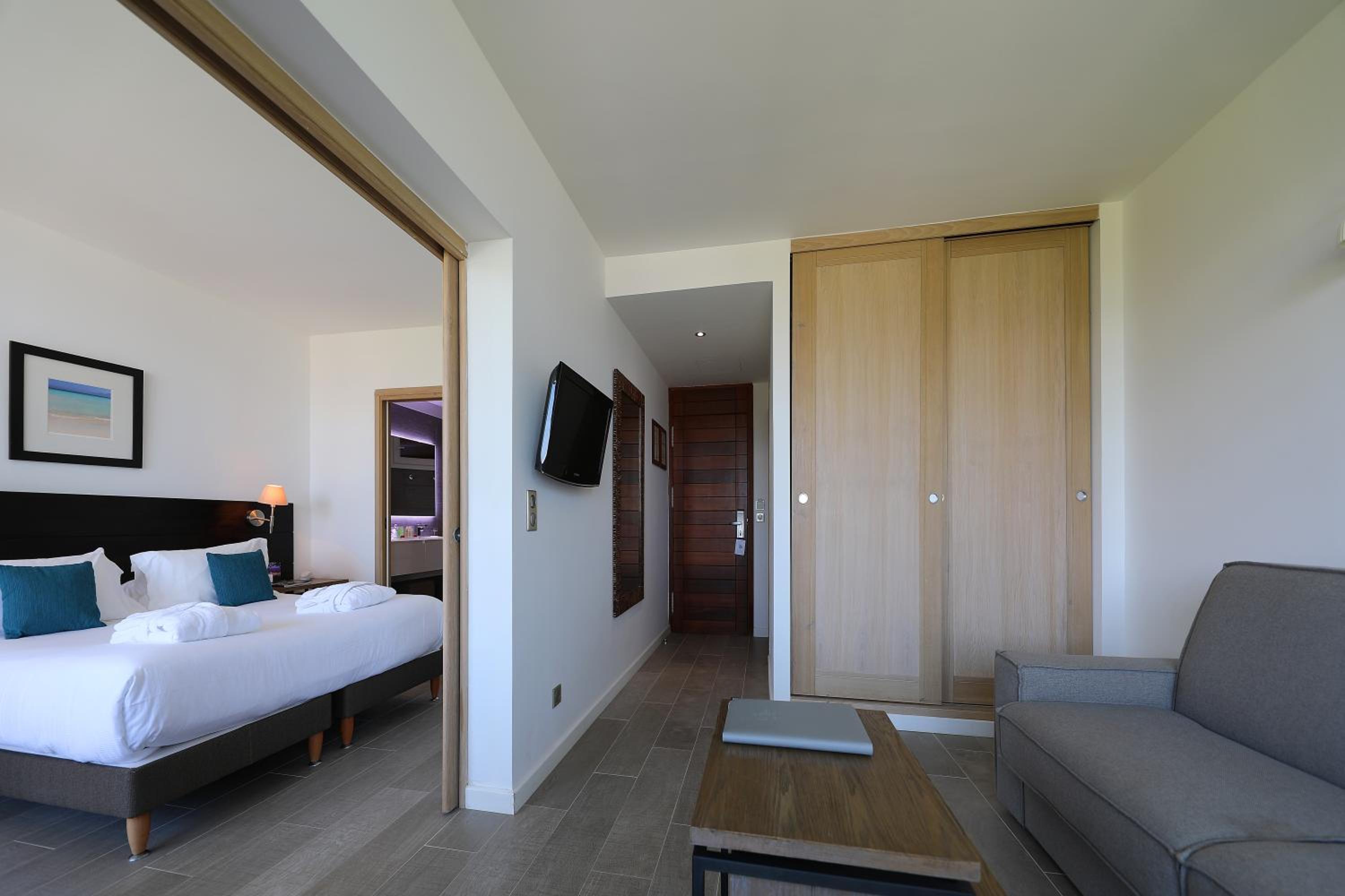 Suite Partial Sea View with Balcony photo 1