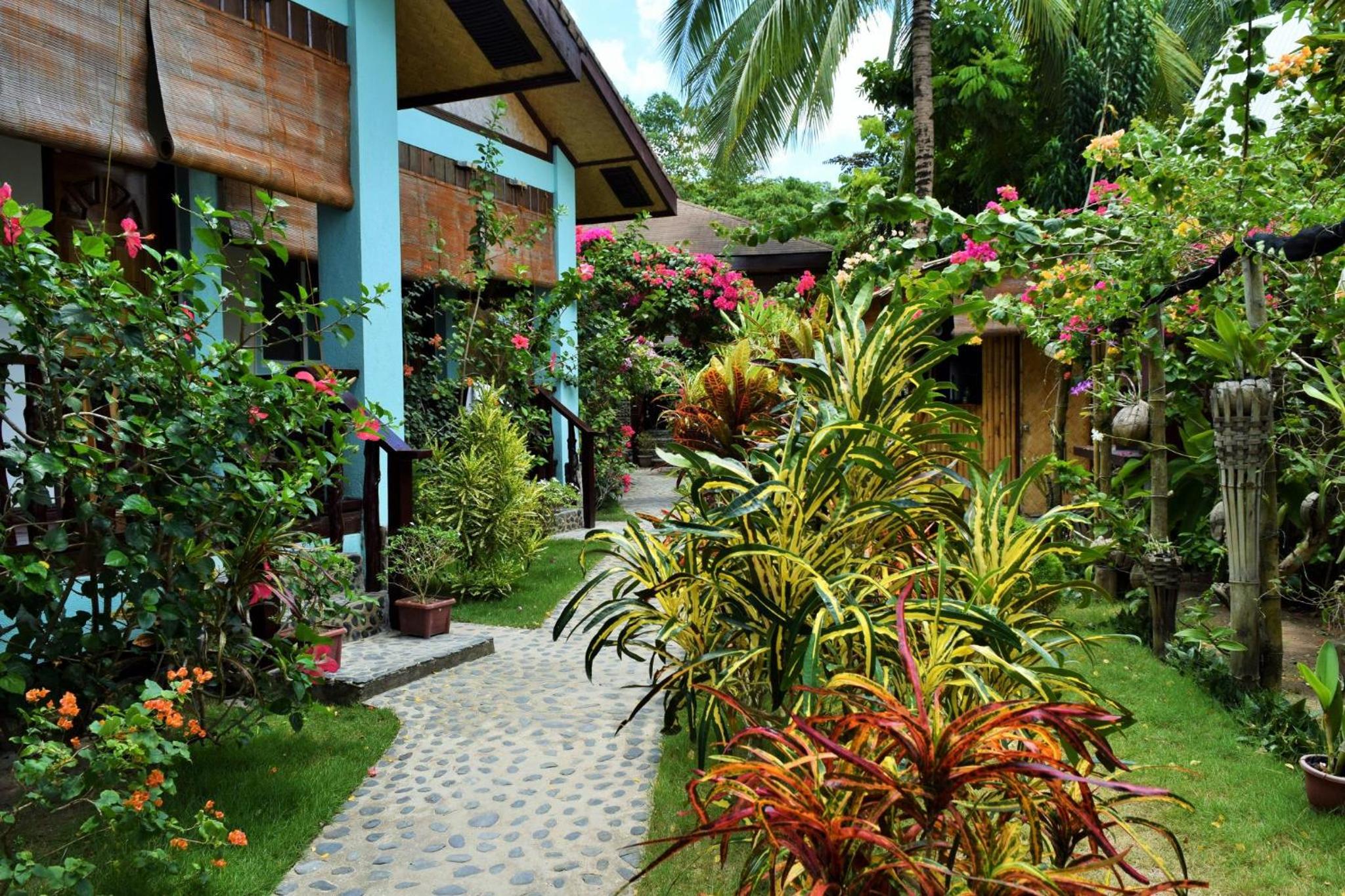 Deluxe Double Room with Balcony - Photo 9