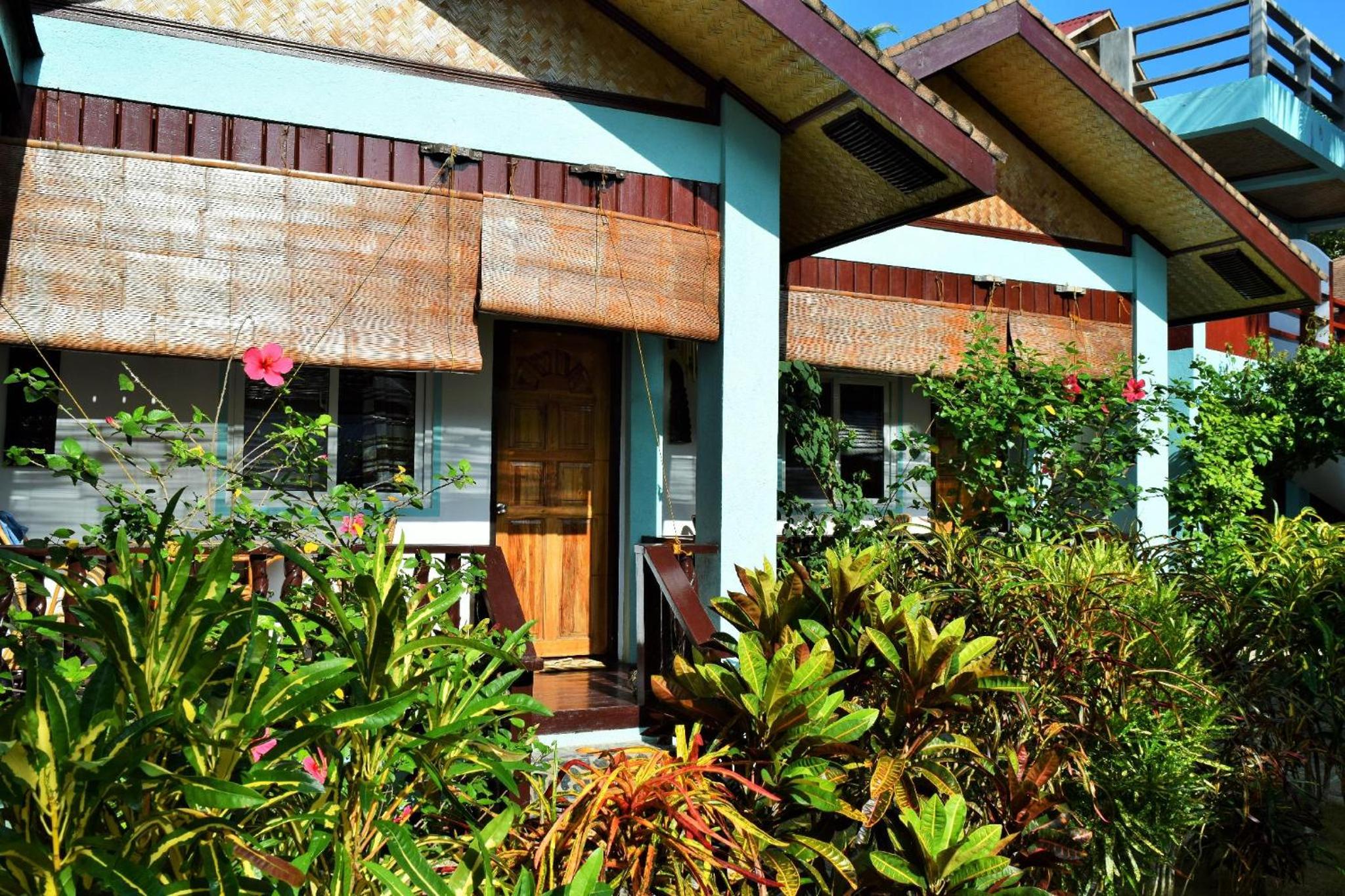 Deluxe Double Room with Balcony - Photo 10