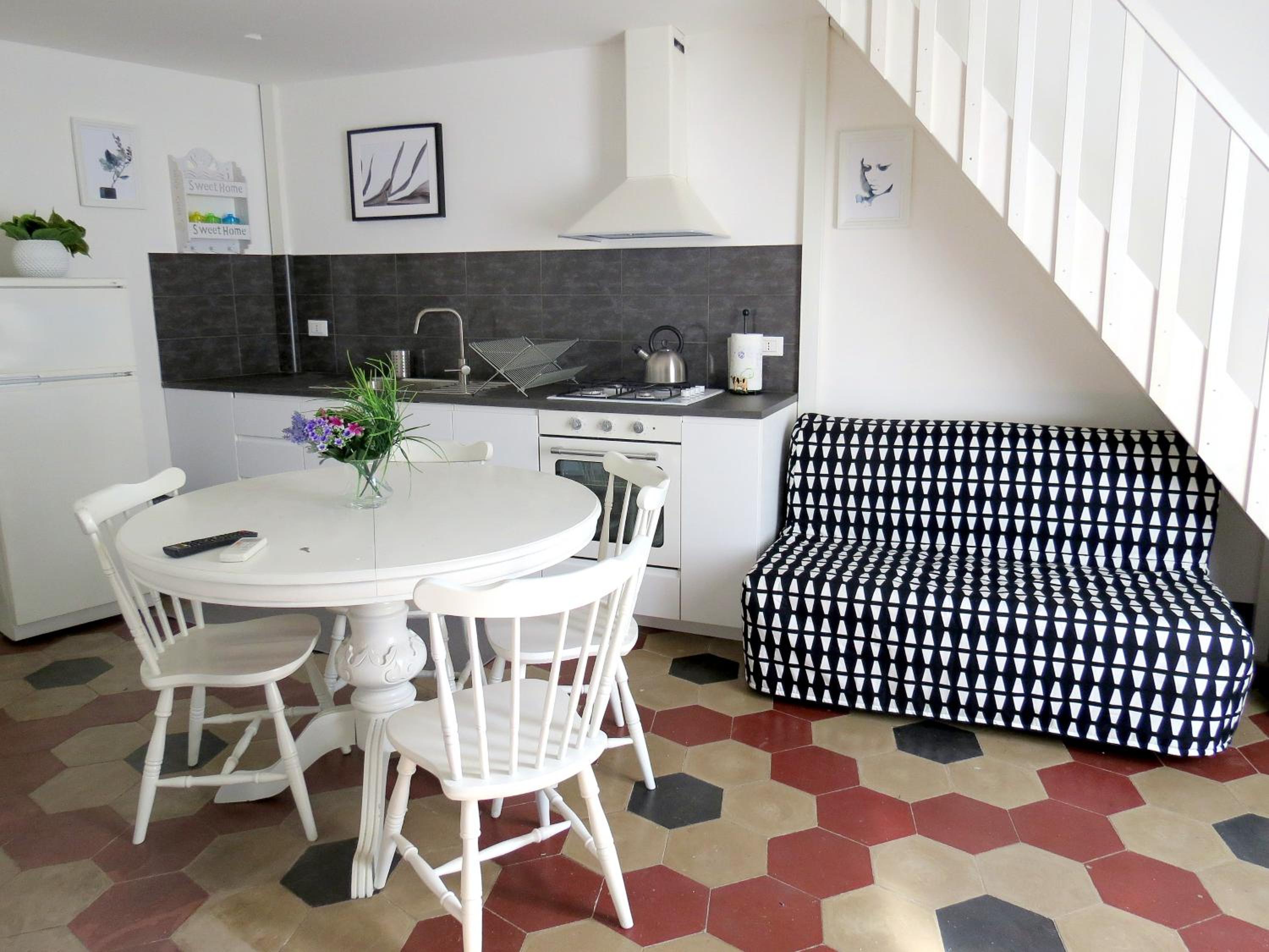One-Bedroom Apartment - Photo 4