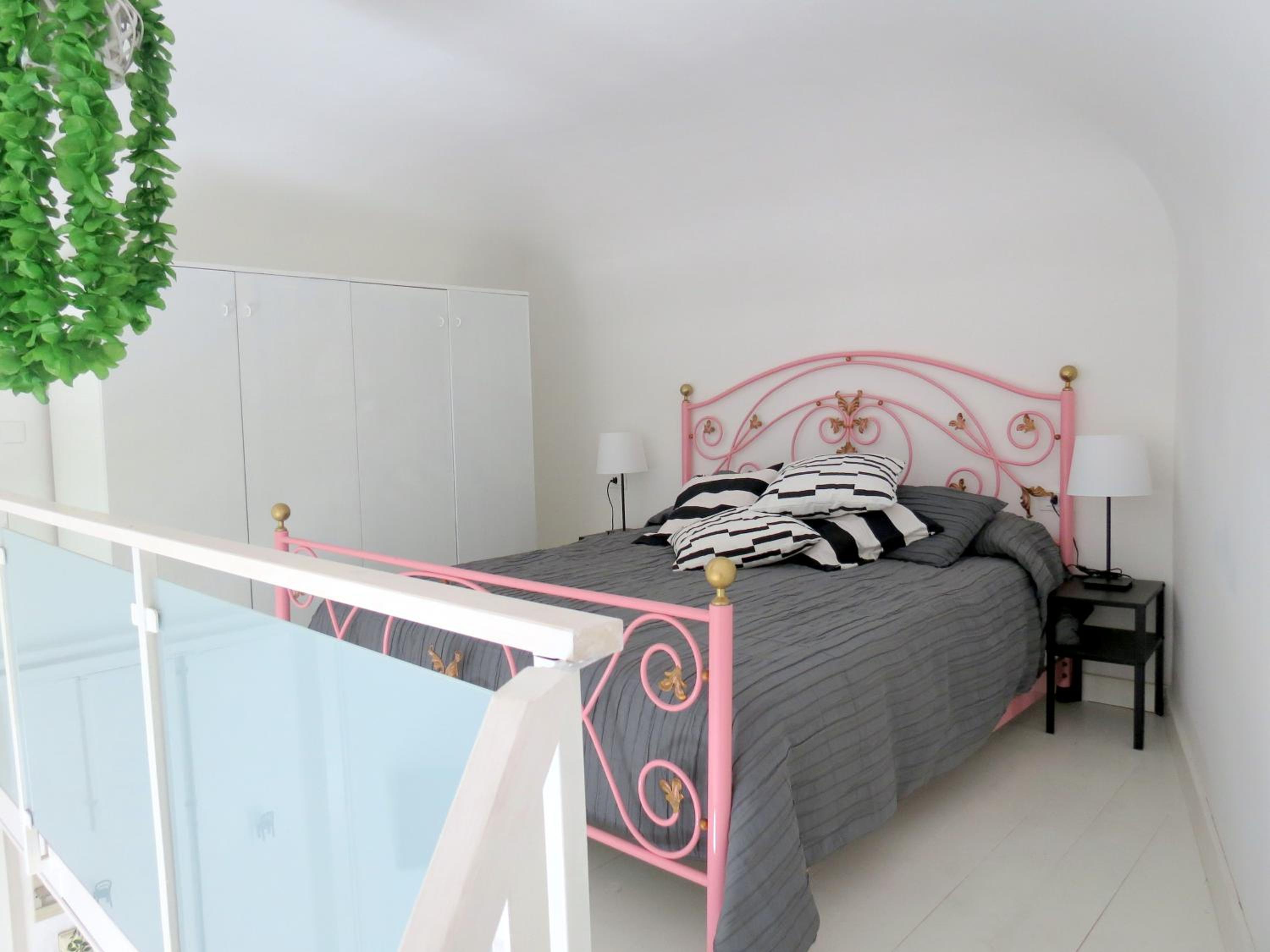 One-Bedroom Apartment - Photo 7
