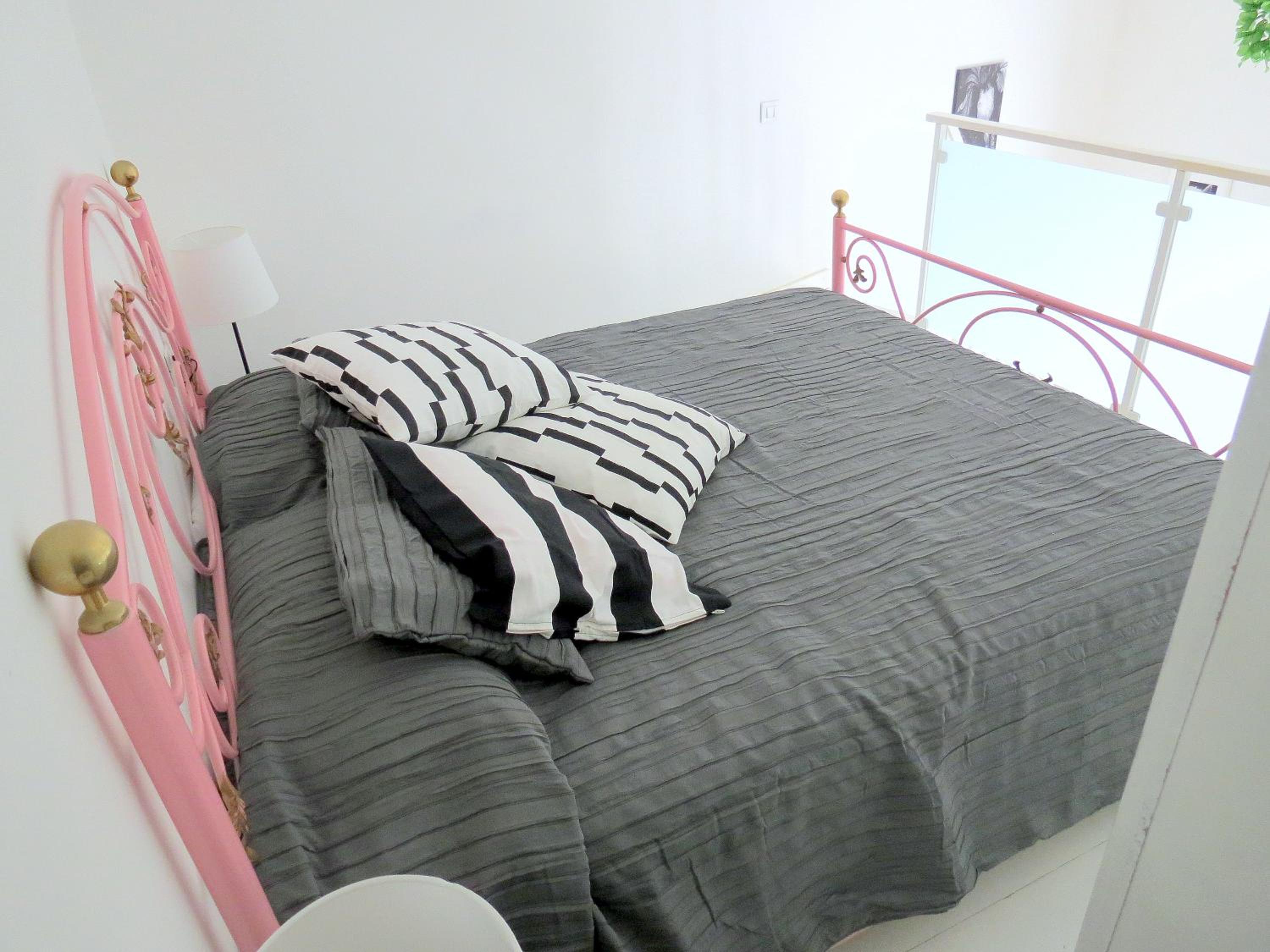 One-Bedroom Apartment - Photo 8