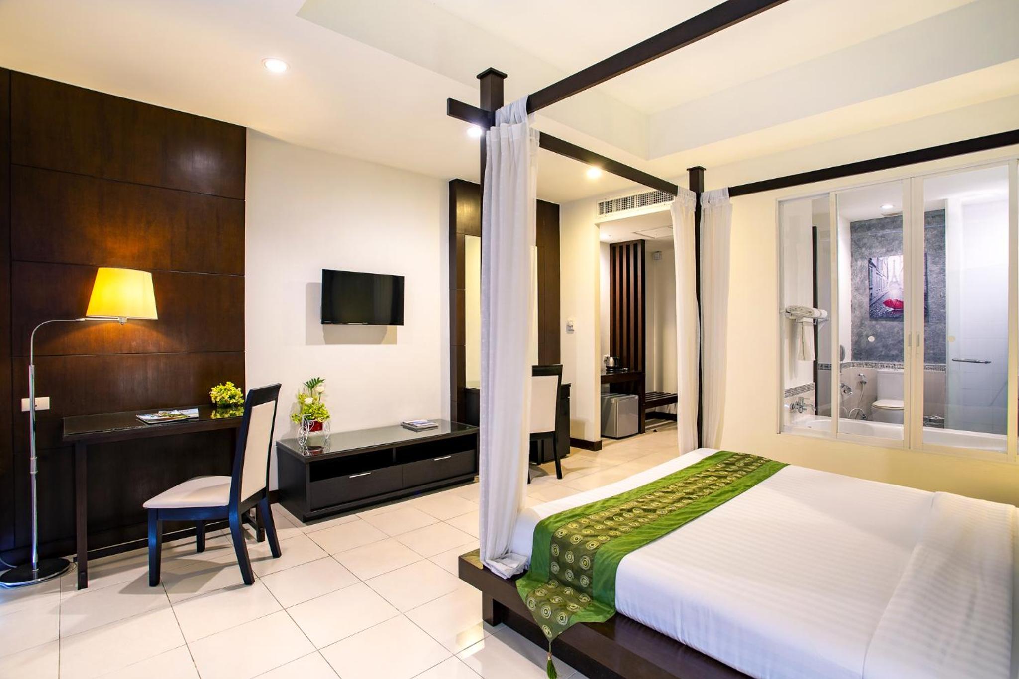 Palmery Pool Access Suite photo 2